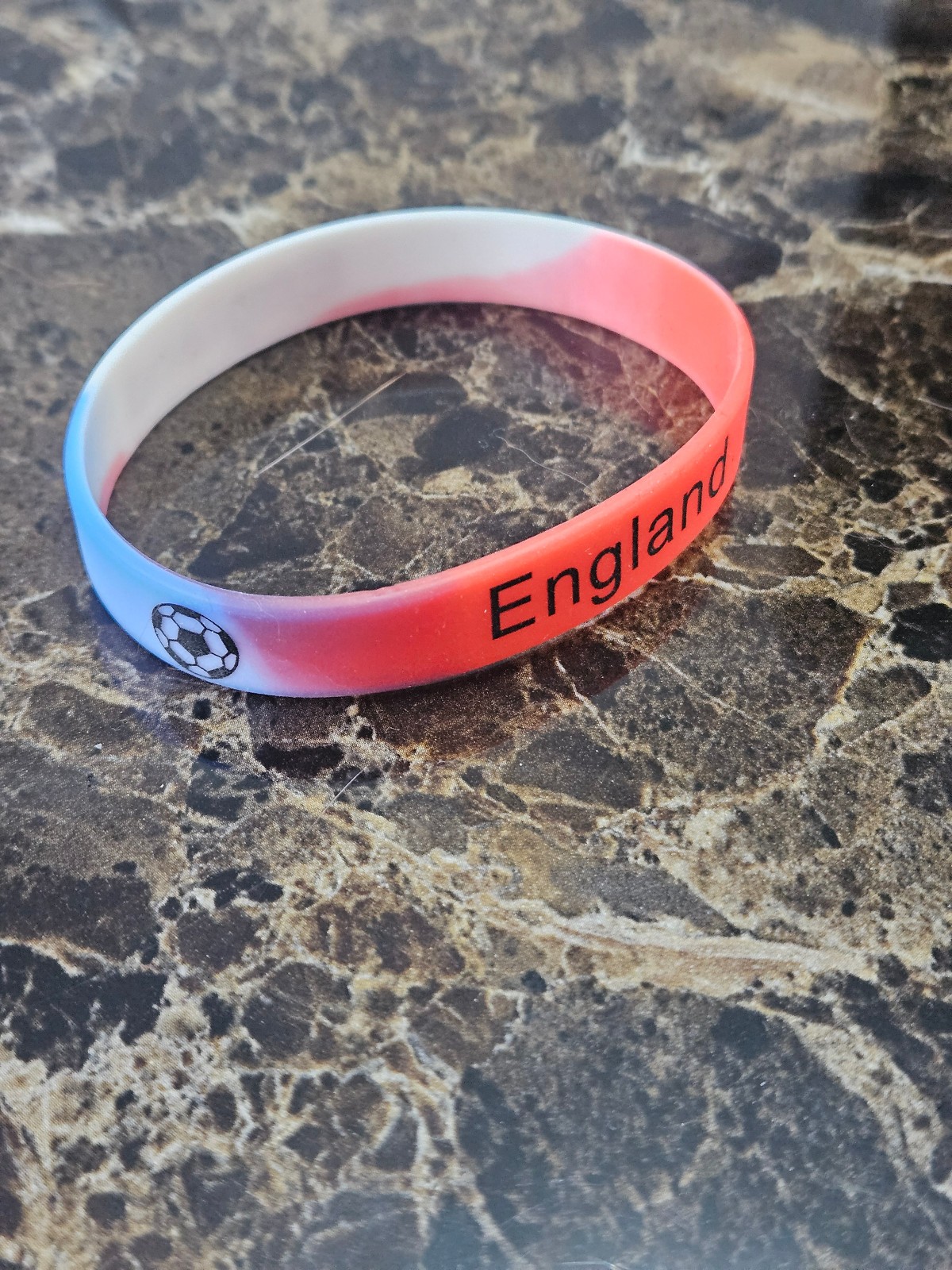 2x Adults England Football Team World Cup Supporters Silicone Rubber Wrist Bands