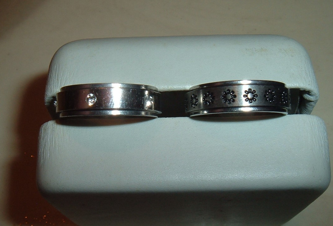 4 NEW SPINNER RINGS SILVER & MIXED TONES WITH GEMS NICE LOT ALL SIZE 7