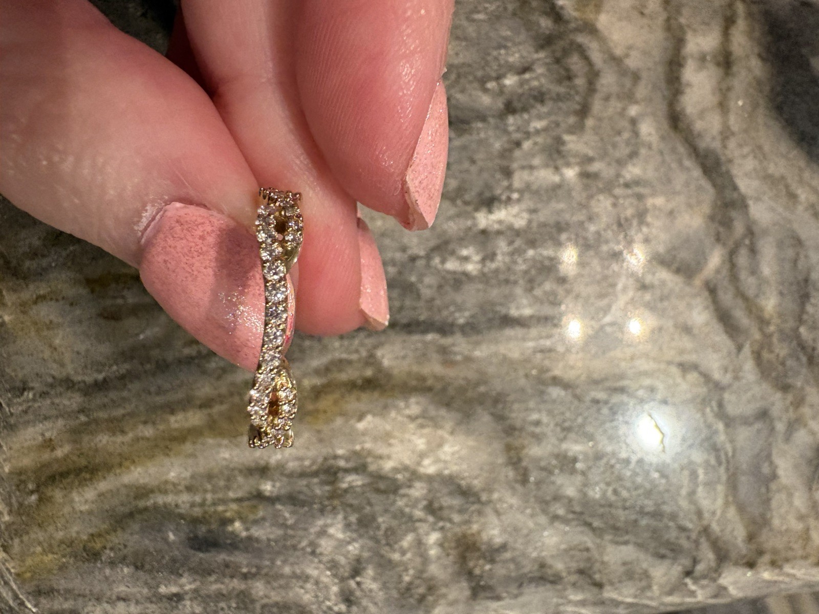 Diamond Twist Crossover Band (1/4 ct. t.w) in 14k Gold Excellent Condition