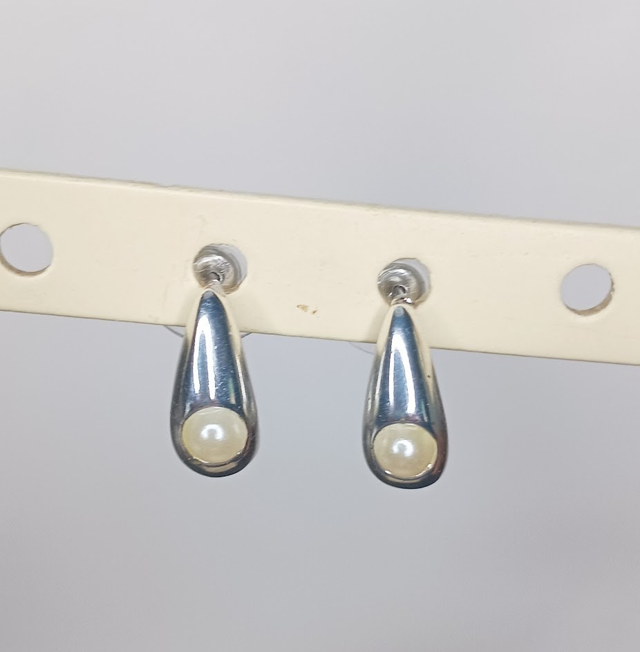 Fashion Earrings in various styles Cross, Goth, Pearl-shape and Dangles
