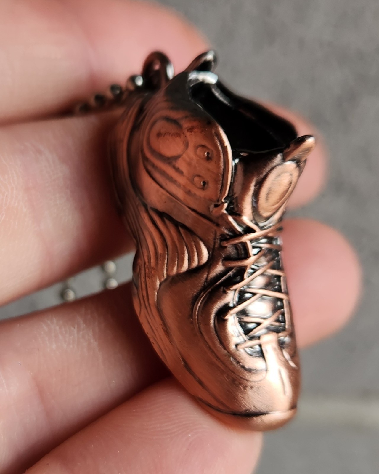 Bronze Jordan Pendant Nike