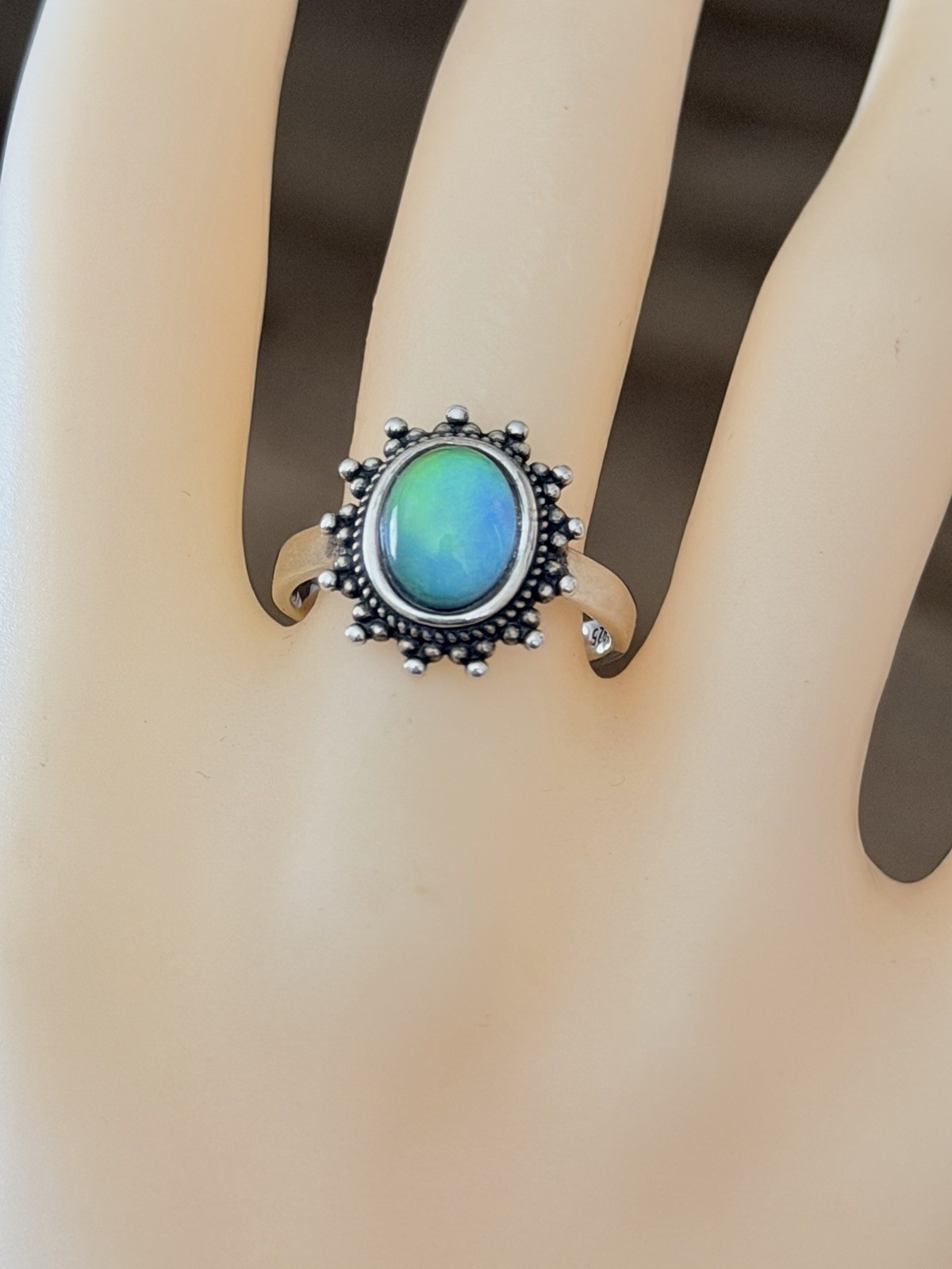 Sterling Silver Plated Flower Oval Mood Ring + Color Chart + Gift Box Size 7.5