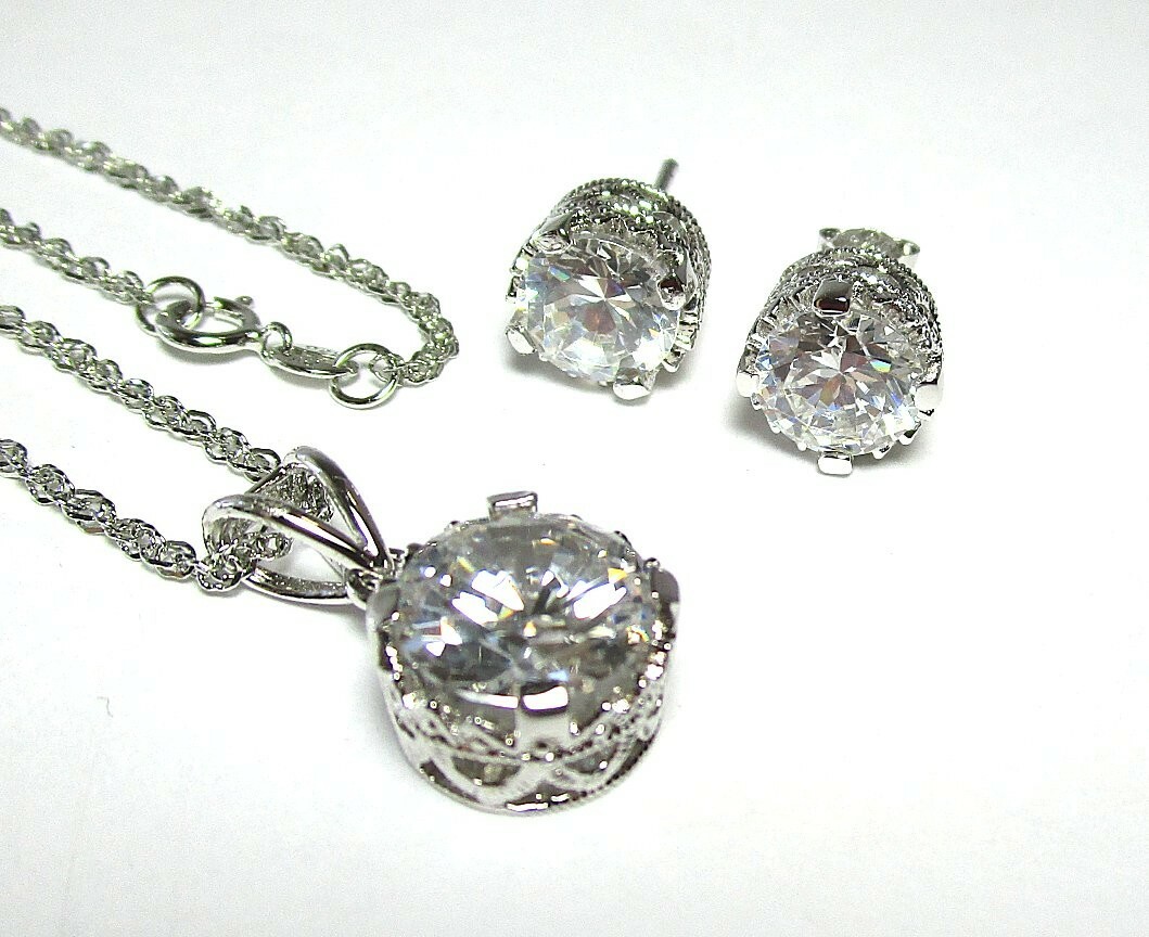 925 Sterling Silver and CZ Pendant Necklace and Earrings 9.1 grams