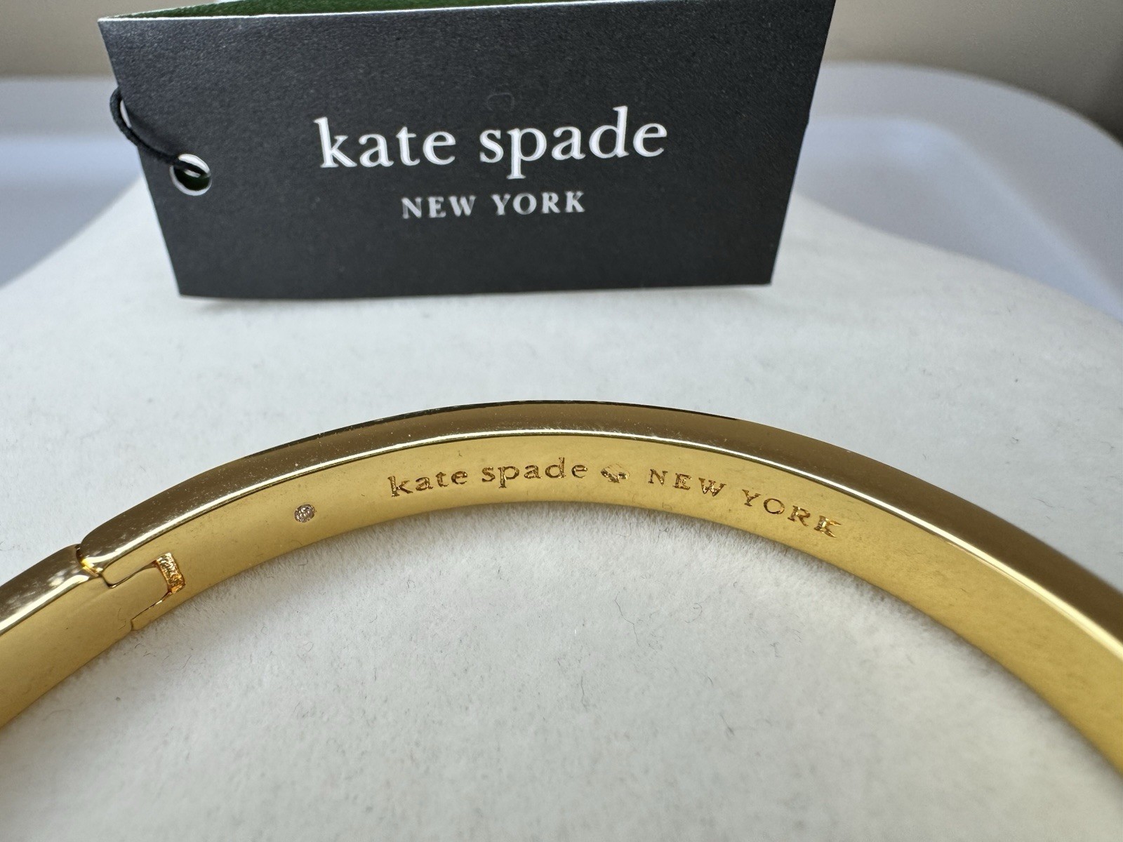 New Kate Spade New York Clover Green & Gold Hinged Bangle 7 Inch Gold Clasp