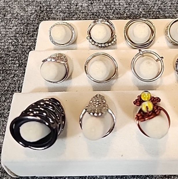 Jewelry 18 Egyptian Rings Adjustable Sized Stretch Lot #172 See Description