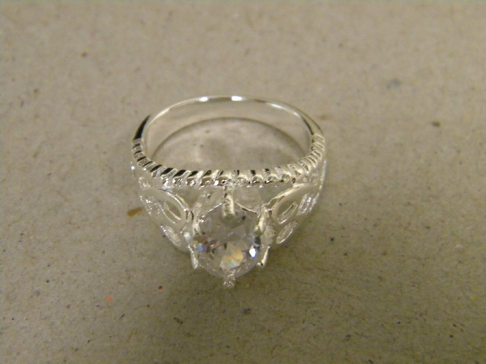 Lady’s Girl’s Women Yellow Gold or Silver Plated Clear CZ Solitaire Ring Size 7