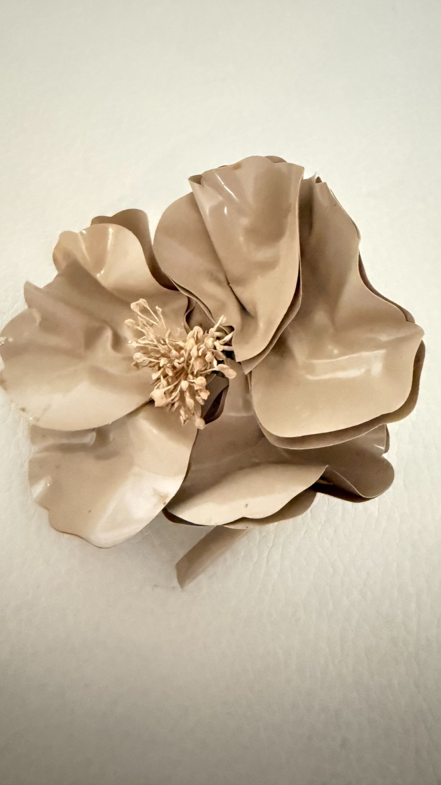 VINTAGE VEGAN LEATHER CAMELLIA FLOWER BROOCH PIN NEUTRAL MINIMALIST CHIC