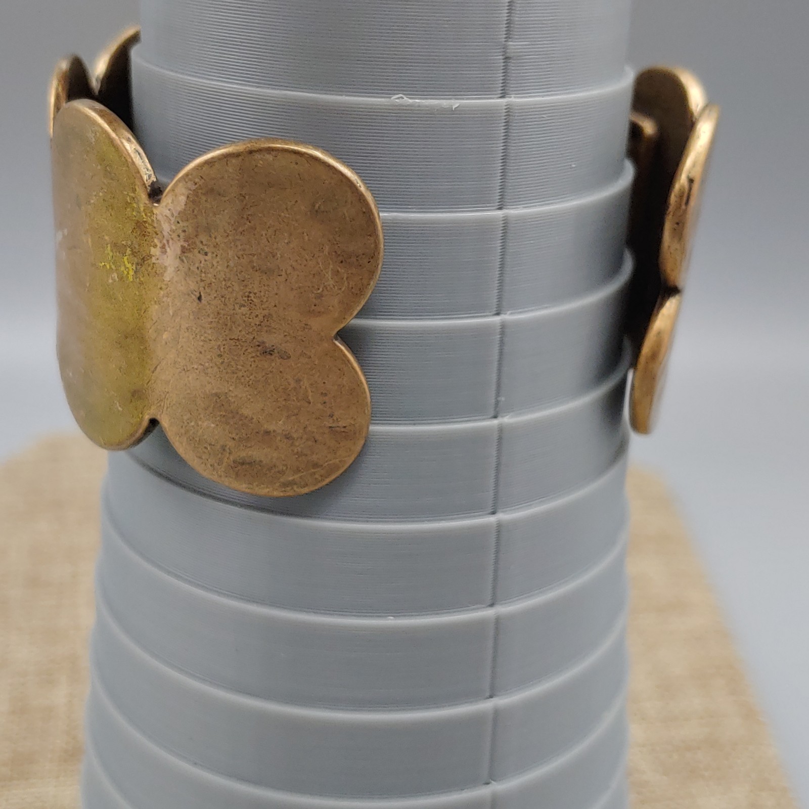 Coldwater Creek Hammered Brass Cuff Bracelet Brass Tone Scalloped Edges 36mm 7″