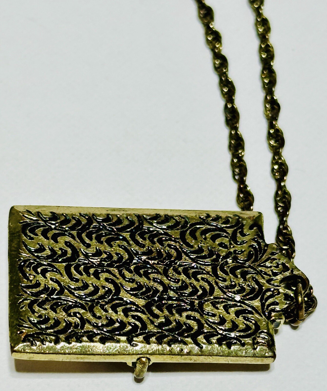 1928 Mother Of Pearl Iridescent Pendant Antique Gold Tone Necklace 17in