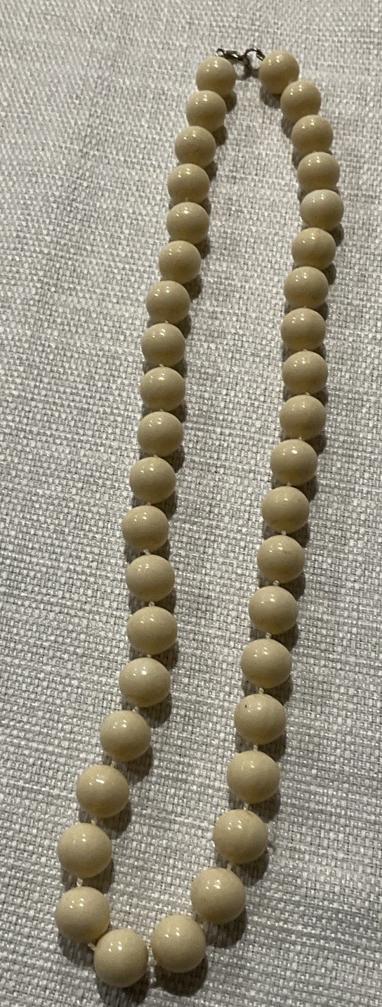 Cream Beaded Necklace Plastic Ball/Bead Chain Round Beads No Stone