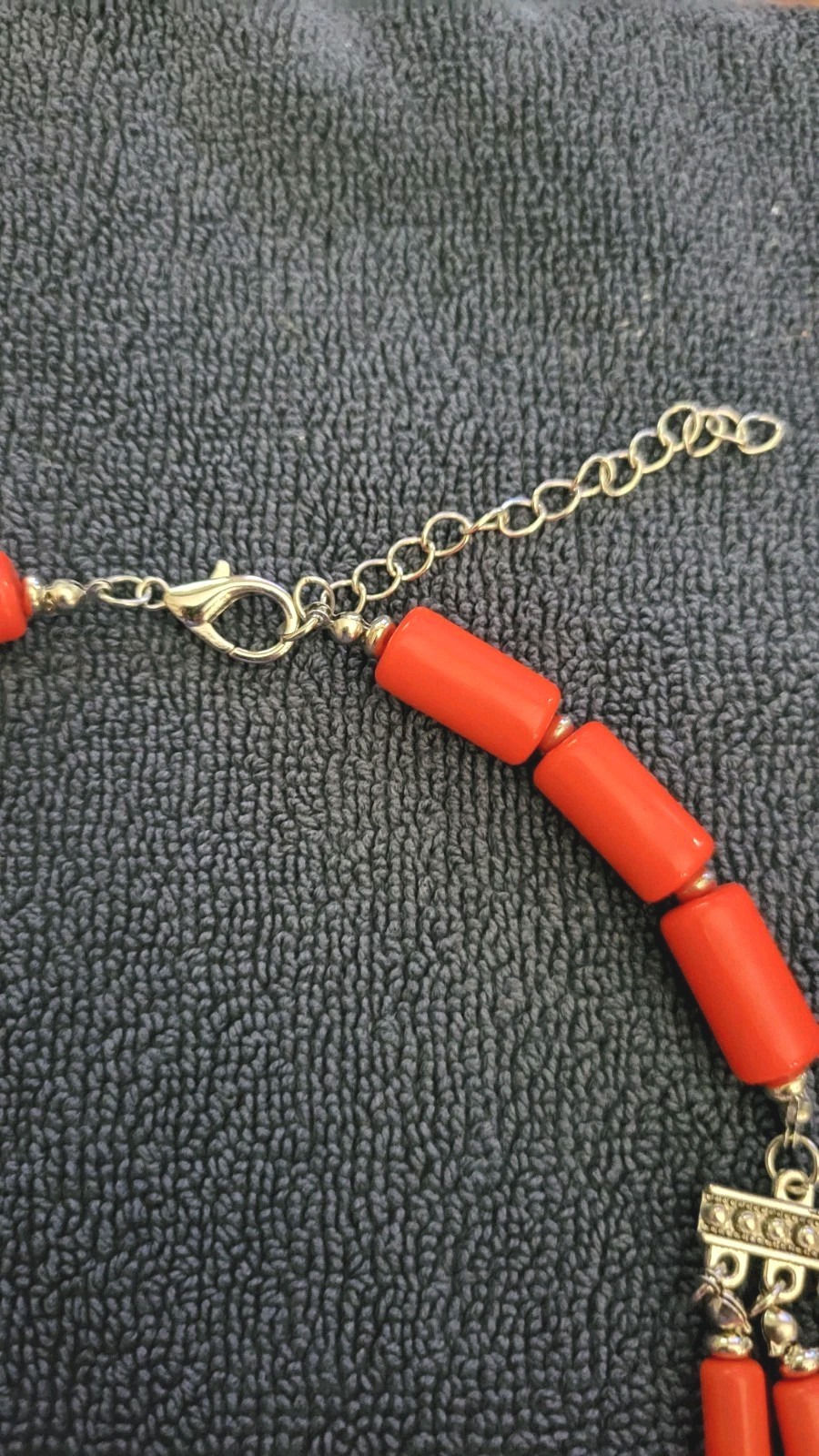 Red Acrylic Bead Necklace Tripple Strand Bib 18″ + 2.5 ” Extender