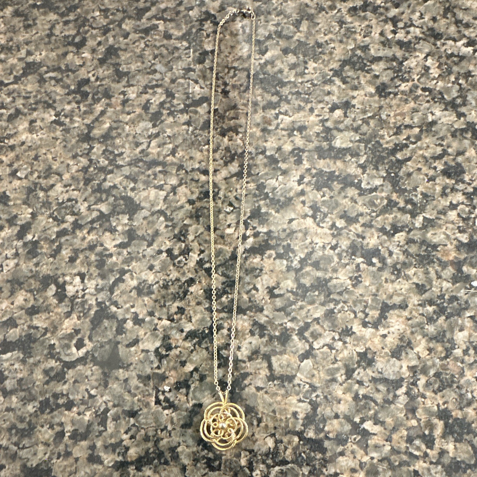 Vintage Gold Tone Flower Pendant Necklace 18 in. Cable Chain Spring Ring