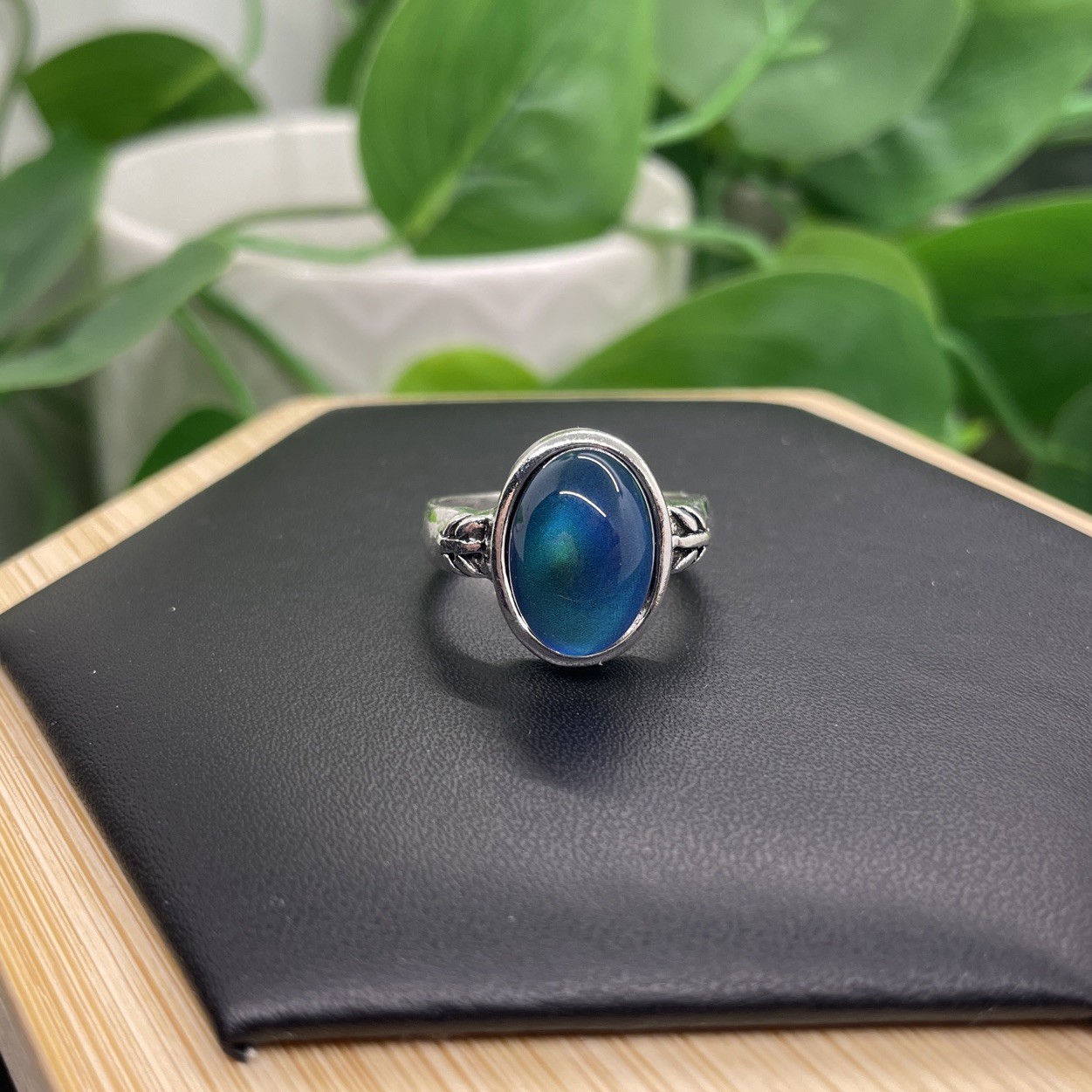Silver-tone Mood Ring Color Change And Chart Size 8 New Free Ship C442 C443