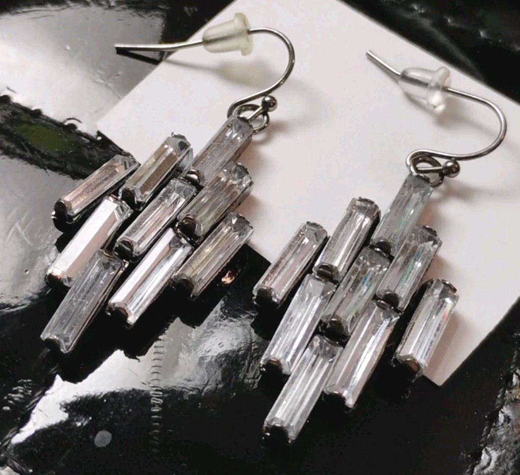 Sparkling Bar Set Crystal Clear Gems 1.75″ Silver Tone Waterfall Earrings!