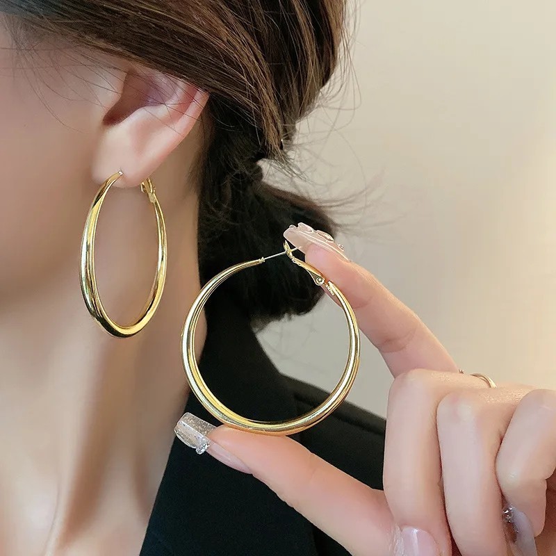 Fashion Metal Big Circle Hoop Earrings for Women C-Shaped Earrings Jewelry Gift
