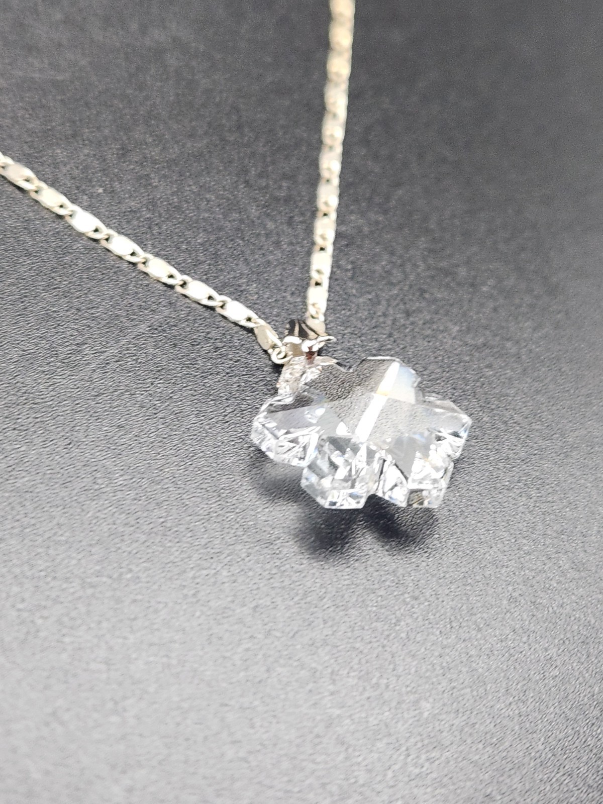 #0246 – Crystal Snowflake Pendant Necklace Silver Tone Winter Holiday 18″