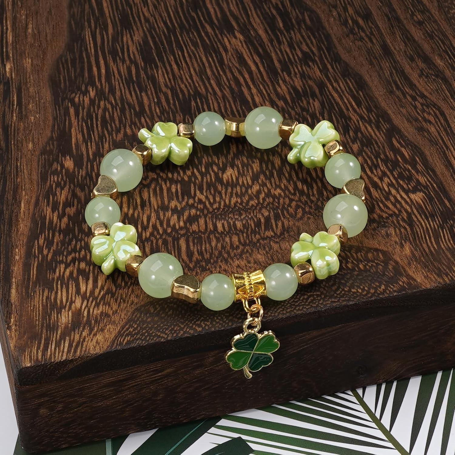 Lucky Clover Stretch Bracelet – Lightweight Beaded Accessory for All Occasions