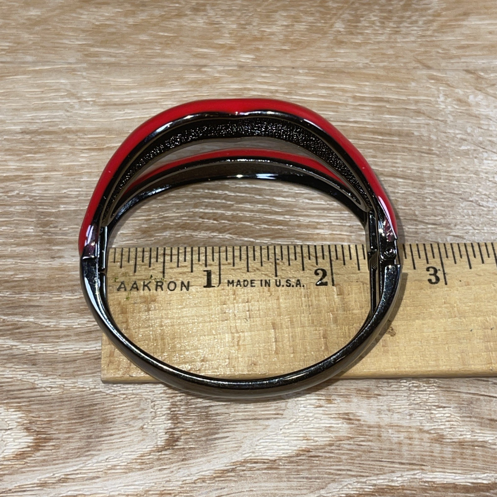Novelty Red Hot Lips Enameled Clamper Bracelet