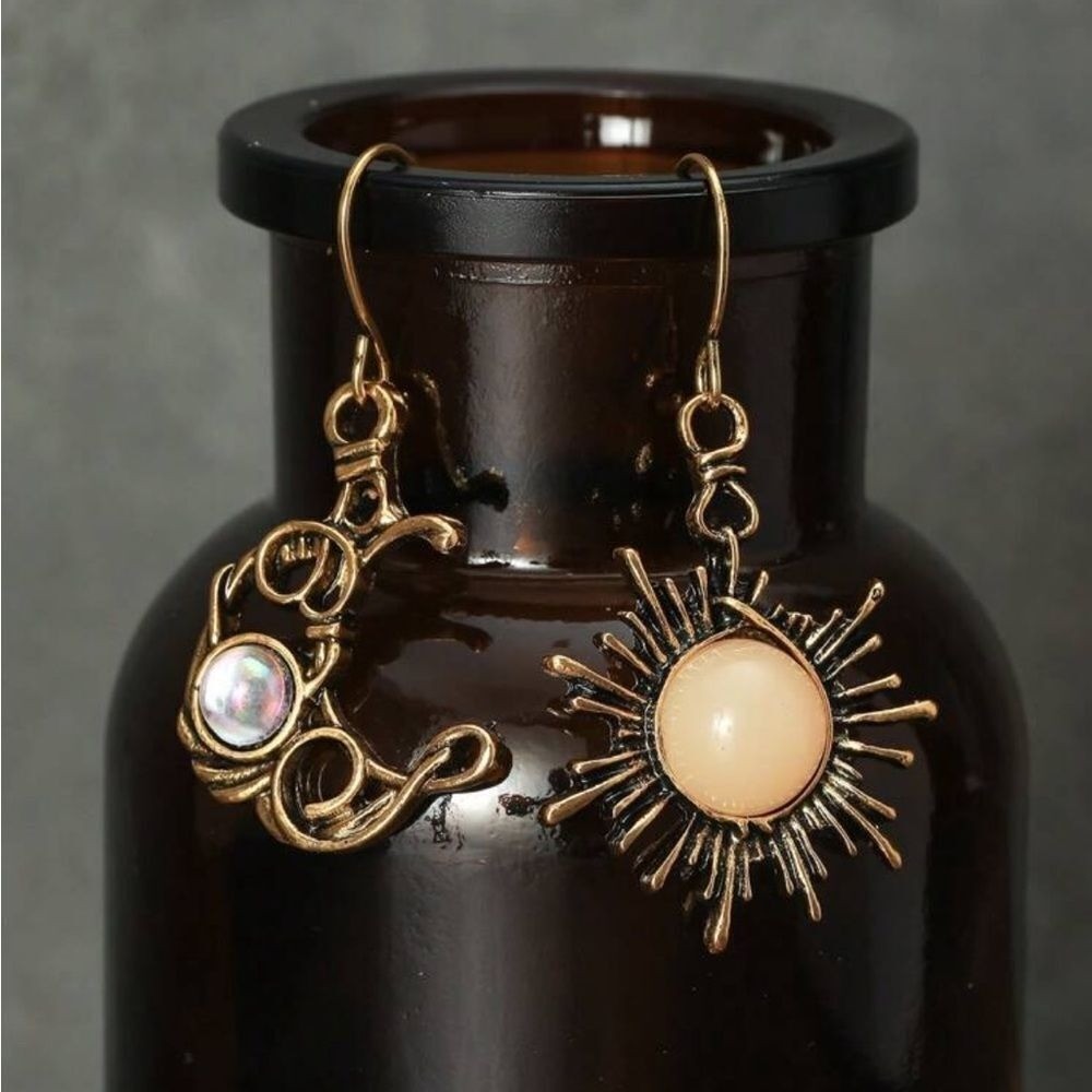 Vintage Bohemian Style Zinc Alloy Sun Moon Stars Asymmetrical Earrings