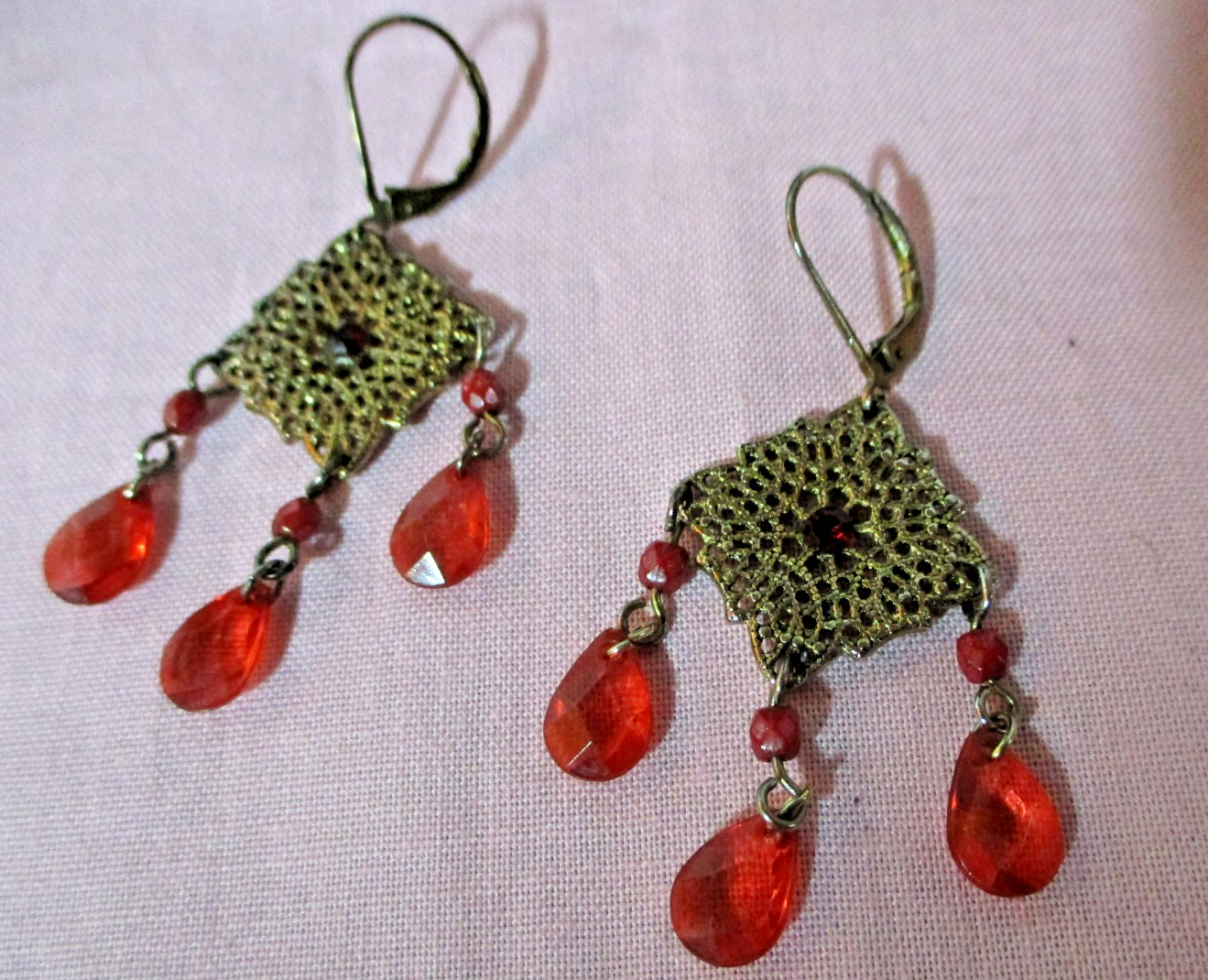 3 Stone Dangle Earrings Gold Tone Filigree Leverback Darker Center Stone No Mark
