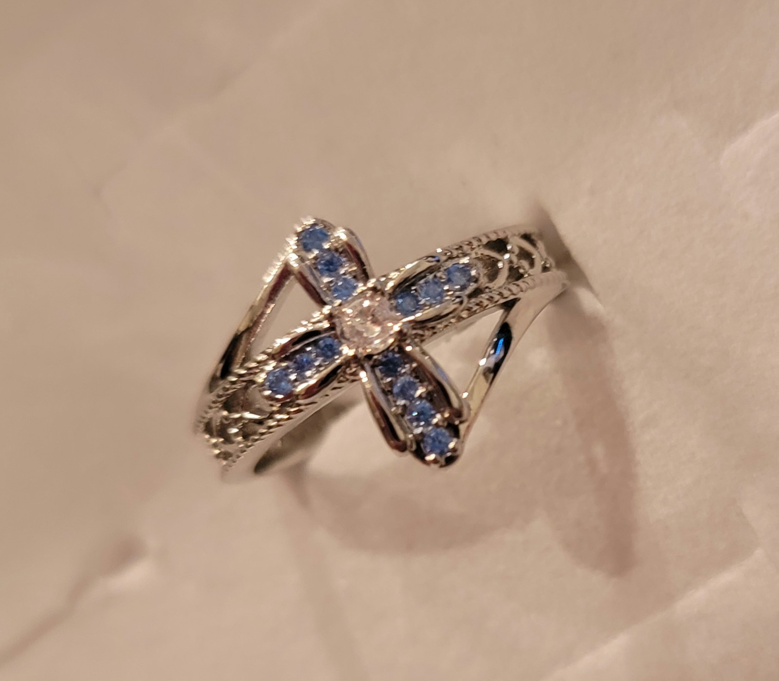 Sapphire Blue Petal Ring Silver Tone Shiny Zirconate Stones – Size 7 Simulated