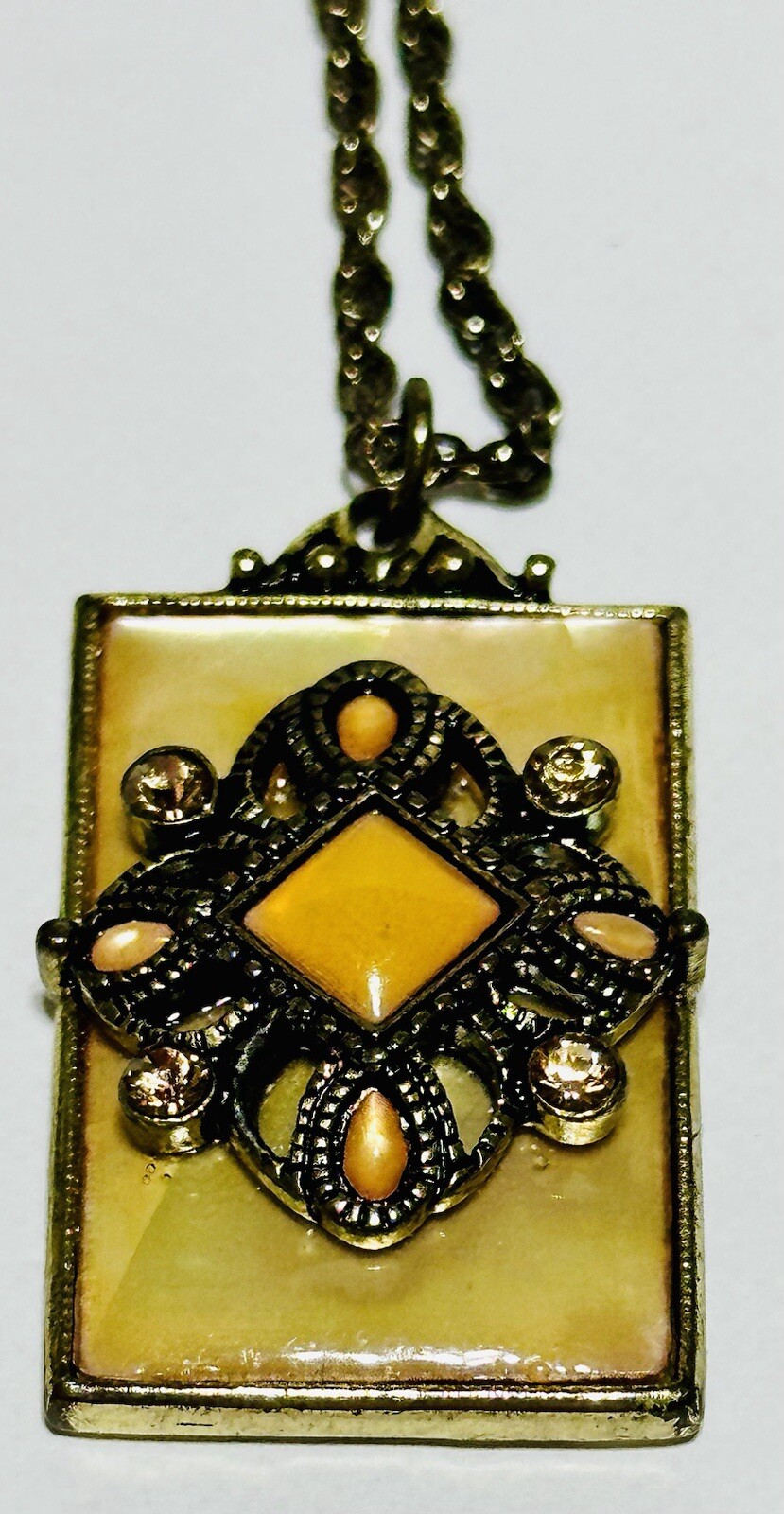 1928 Mother Of Pearl Iridescent Pendant Antique Gold Tone Necklace 17in
