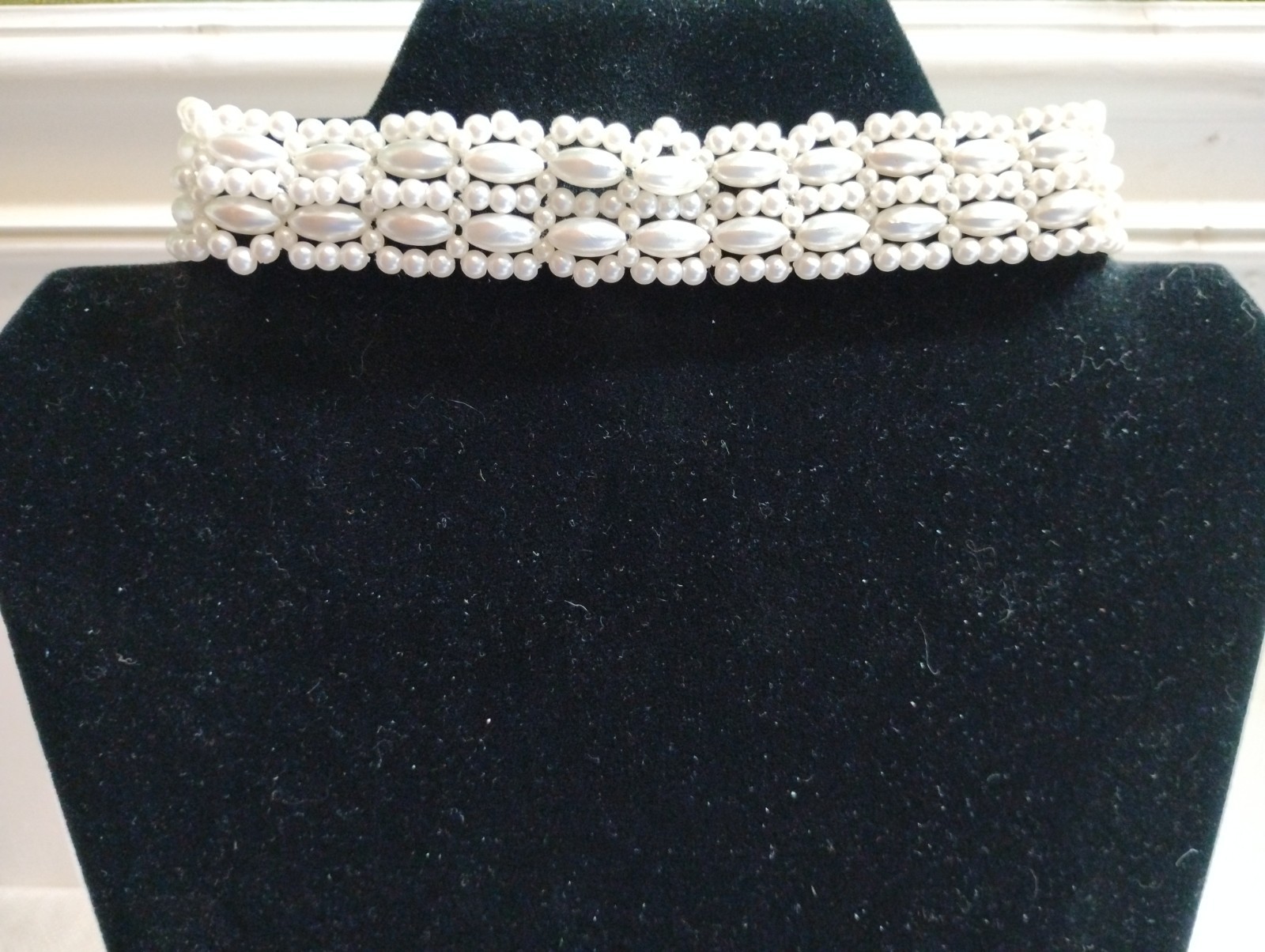 Vintage ST Metal Faux Pearl Oval & Round Bead 14.5″ Choker Necklace