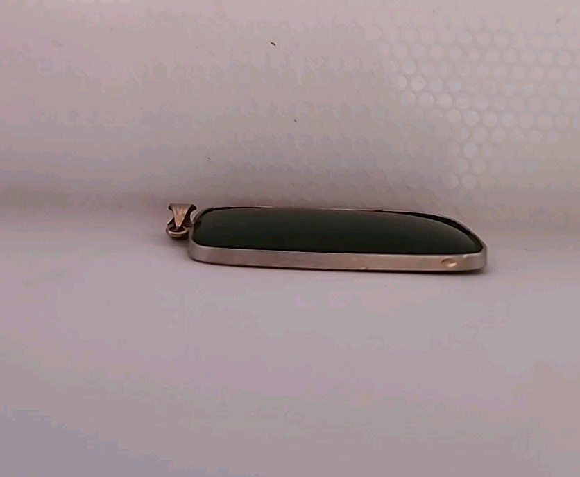 Nice Green Stone Pendant Marked .925 Silver Setting 1 1/2″ Thin Stone Unknown