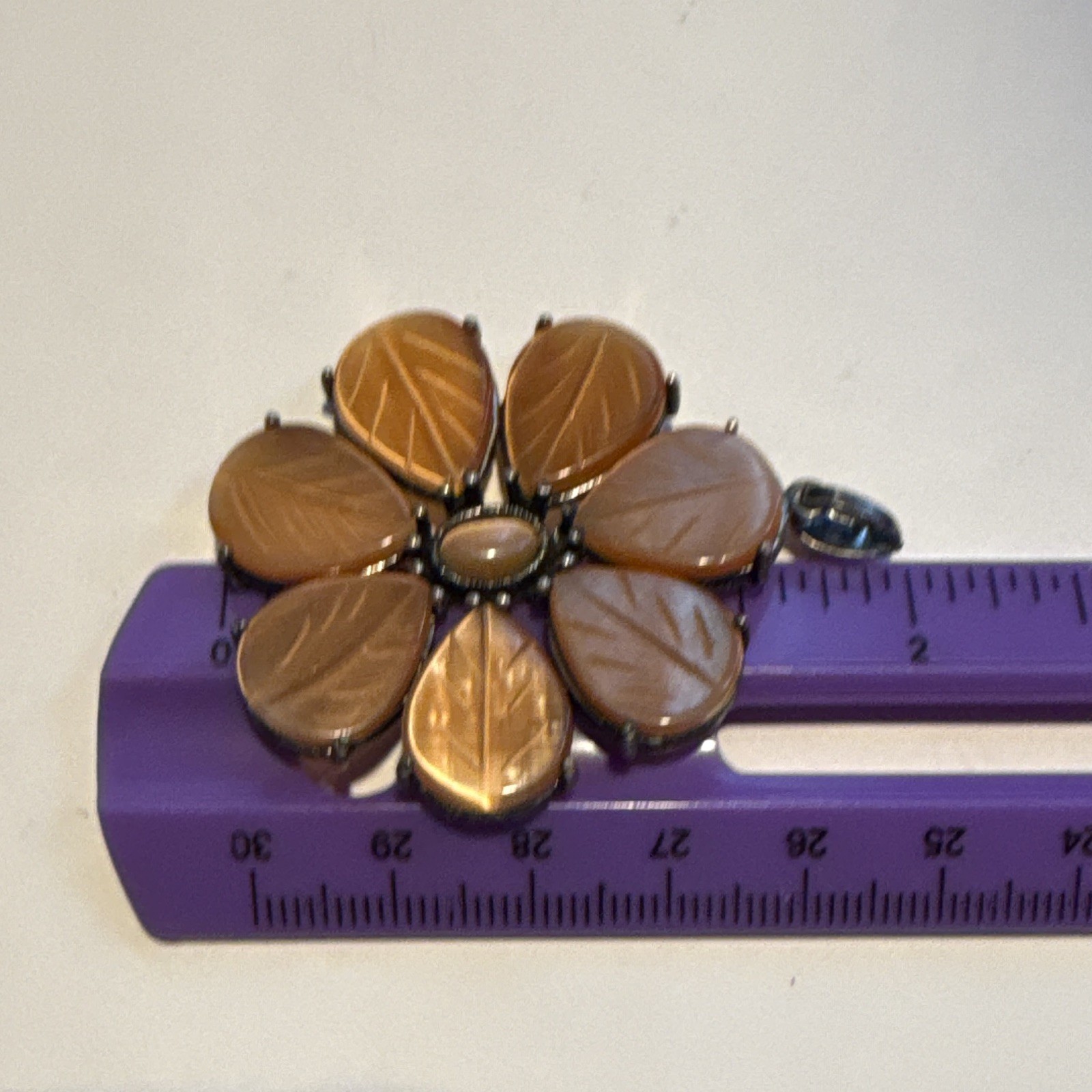 VINTAGE ORANGE MOLDED GLASS LEAF FLOWER BROOCH PIN CATS EYE CENTER 925
