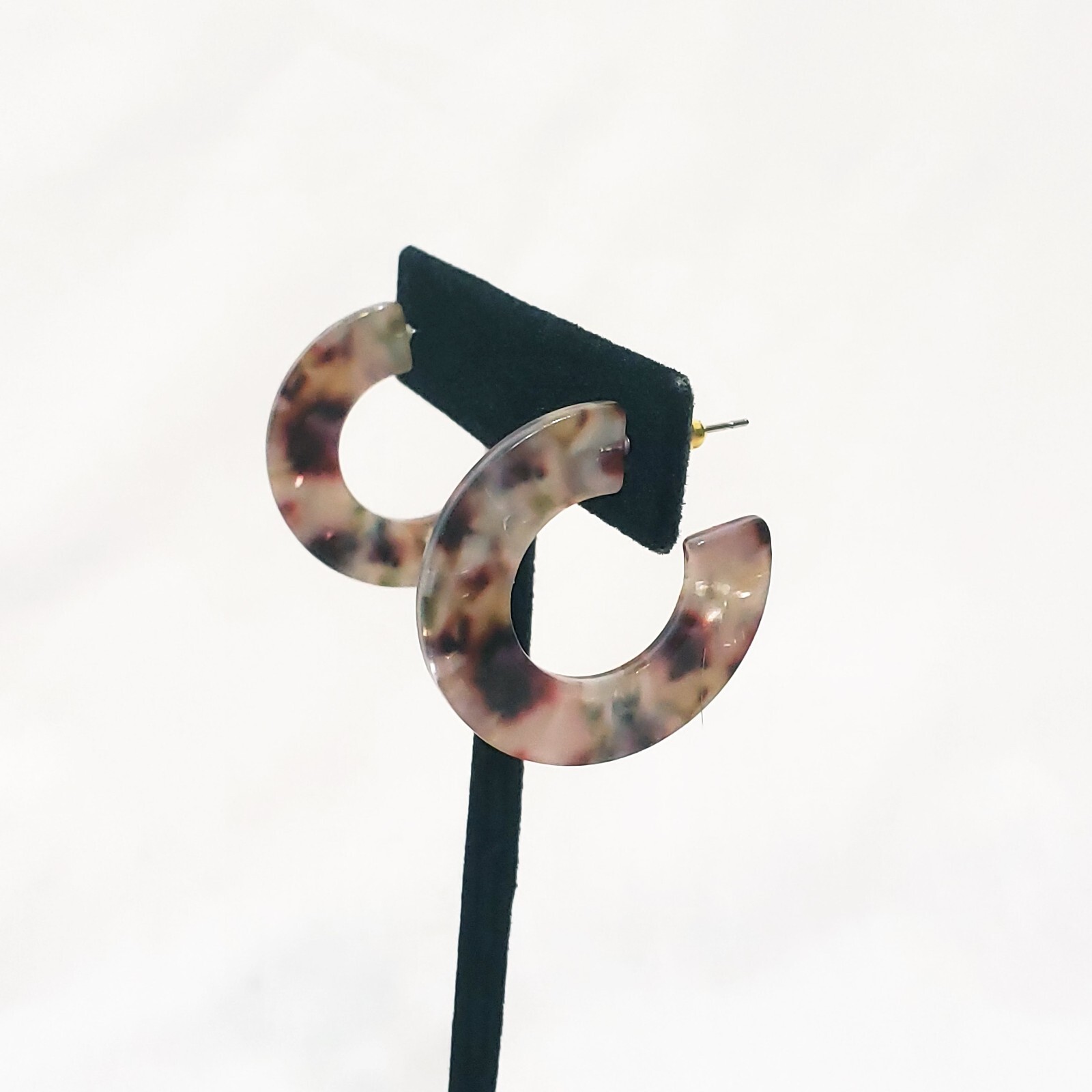 C Shaped Hoop Tortoise-Look Acrylic Resin Earrings 1″ Pierced Vintage Brown