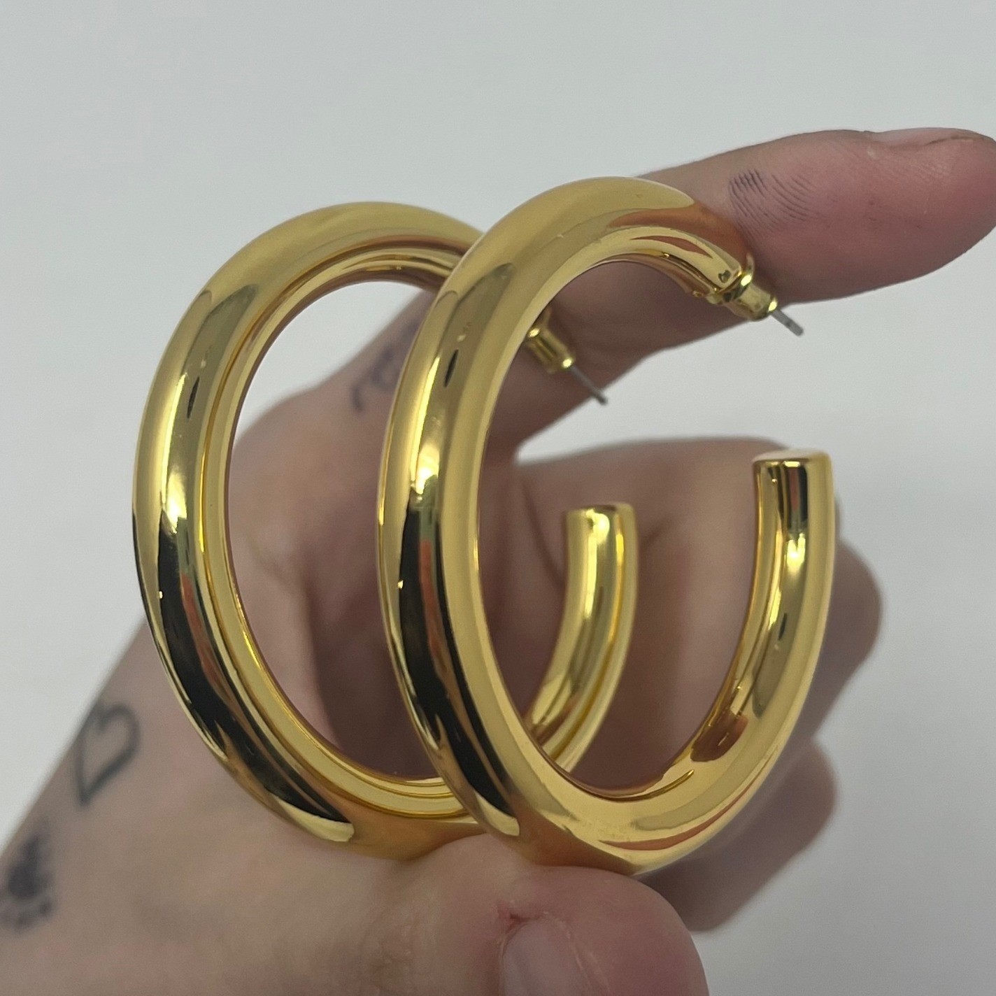 Pavoi Gold Tone Chunky Hoop Earrings High Polish C Shaped Tubular 40mm