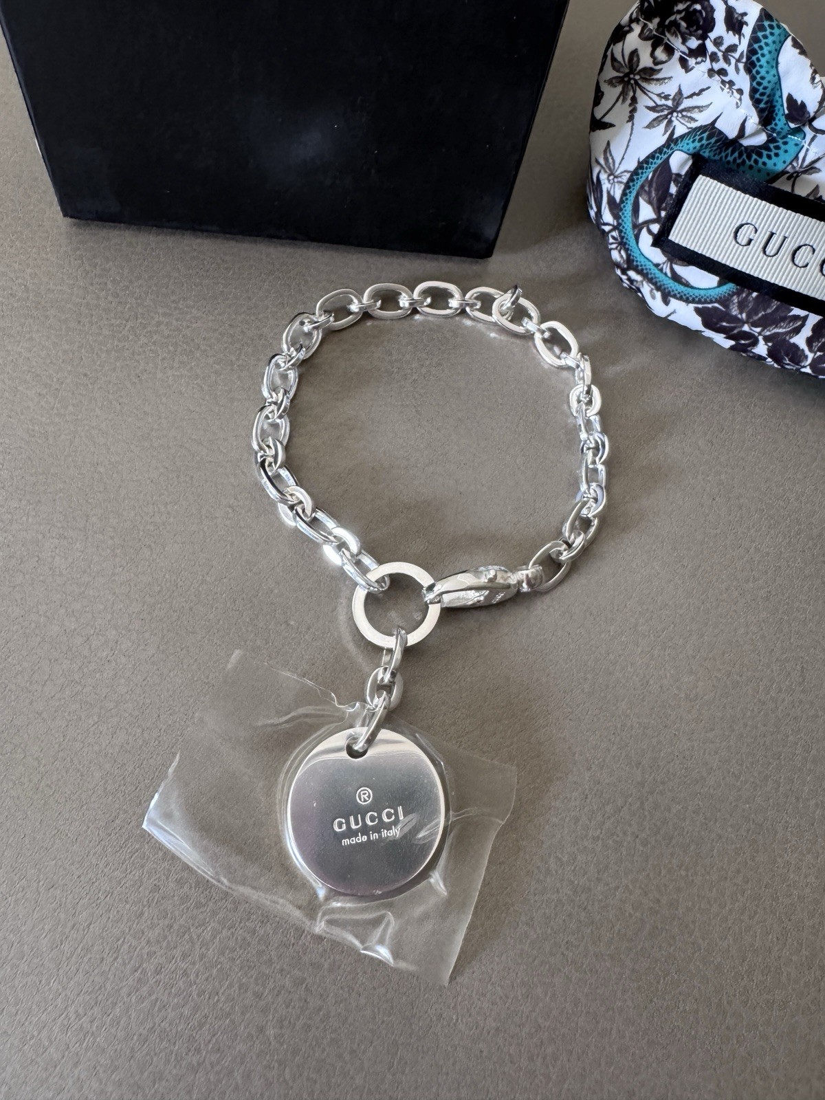 Gucci Silver Metal Oval Link Chain Bracelet Round Dangle Charm Signed 8 in