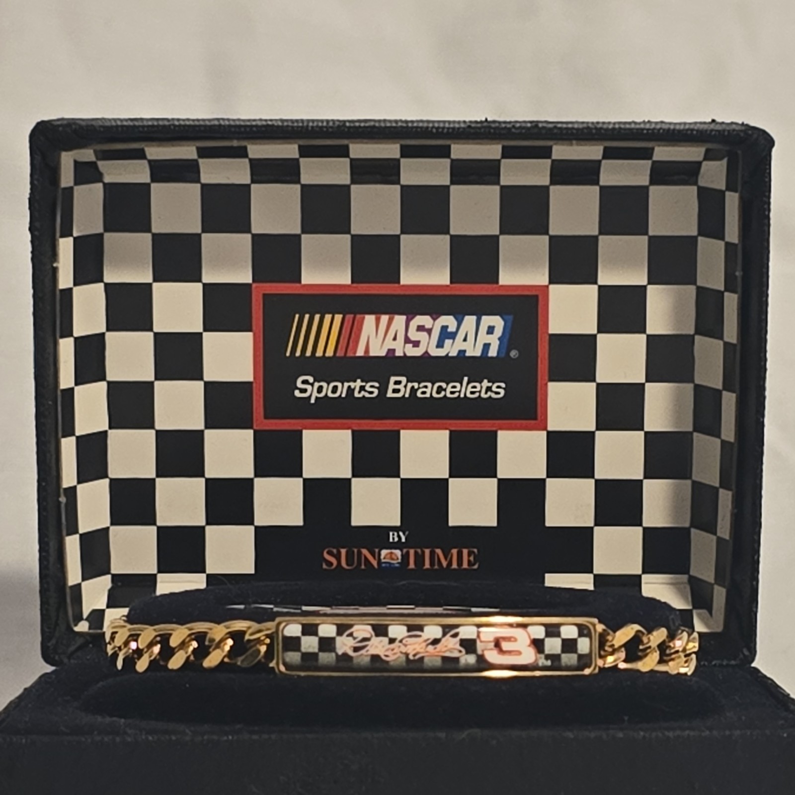 NASCAR Sports Chain Bracelet Curb Link Gold Black White No Stone