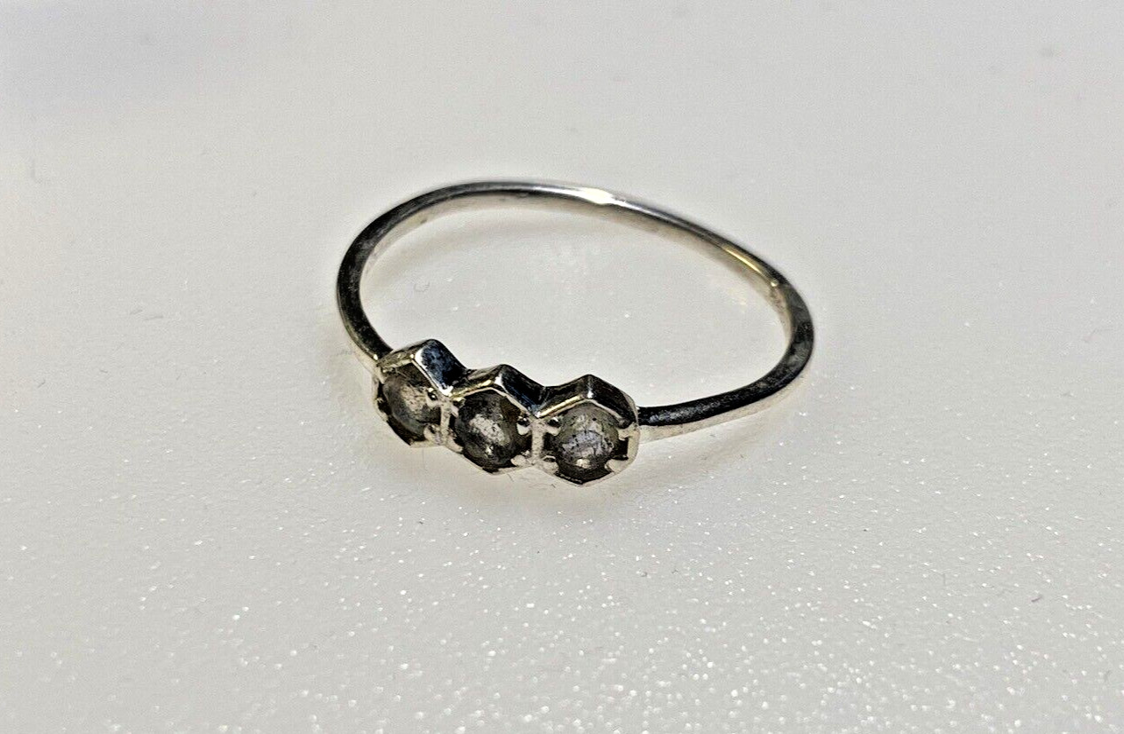 Sterling Silver 925 Ring Three Small Crack Crystal Stones 1.30g Size S