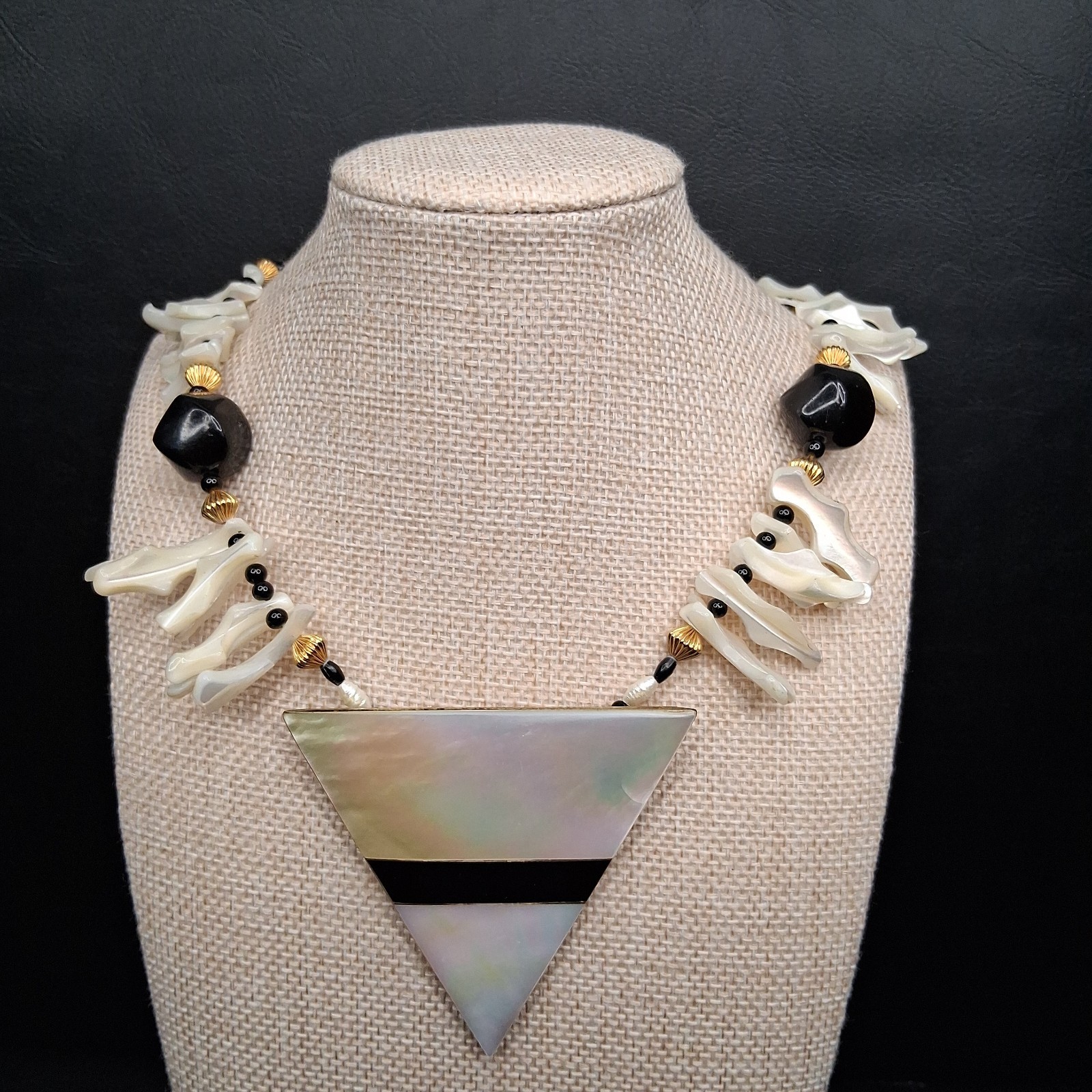Vintage Mother of Pearl Black Beads Necklace Whit Triangle Pendant. 17.995