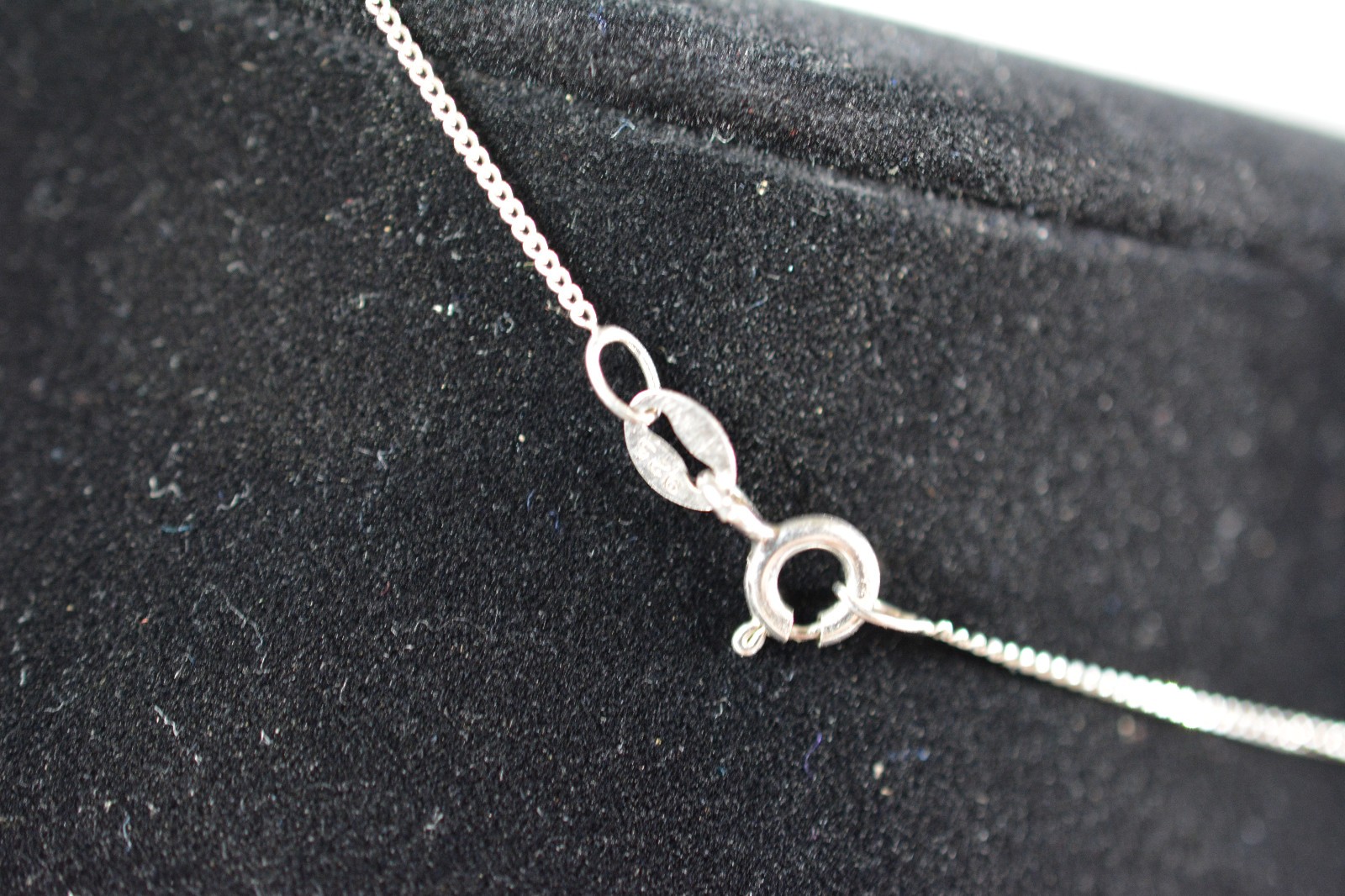 20″ Stirling Silver Necklace .925 2 Grams unknown stone (untested stone)