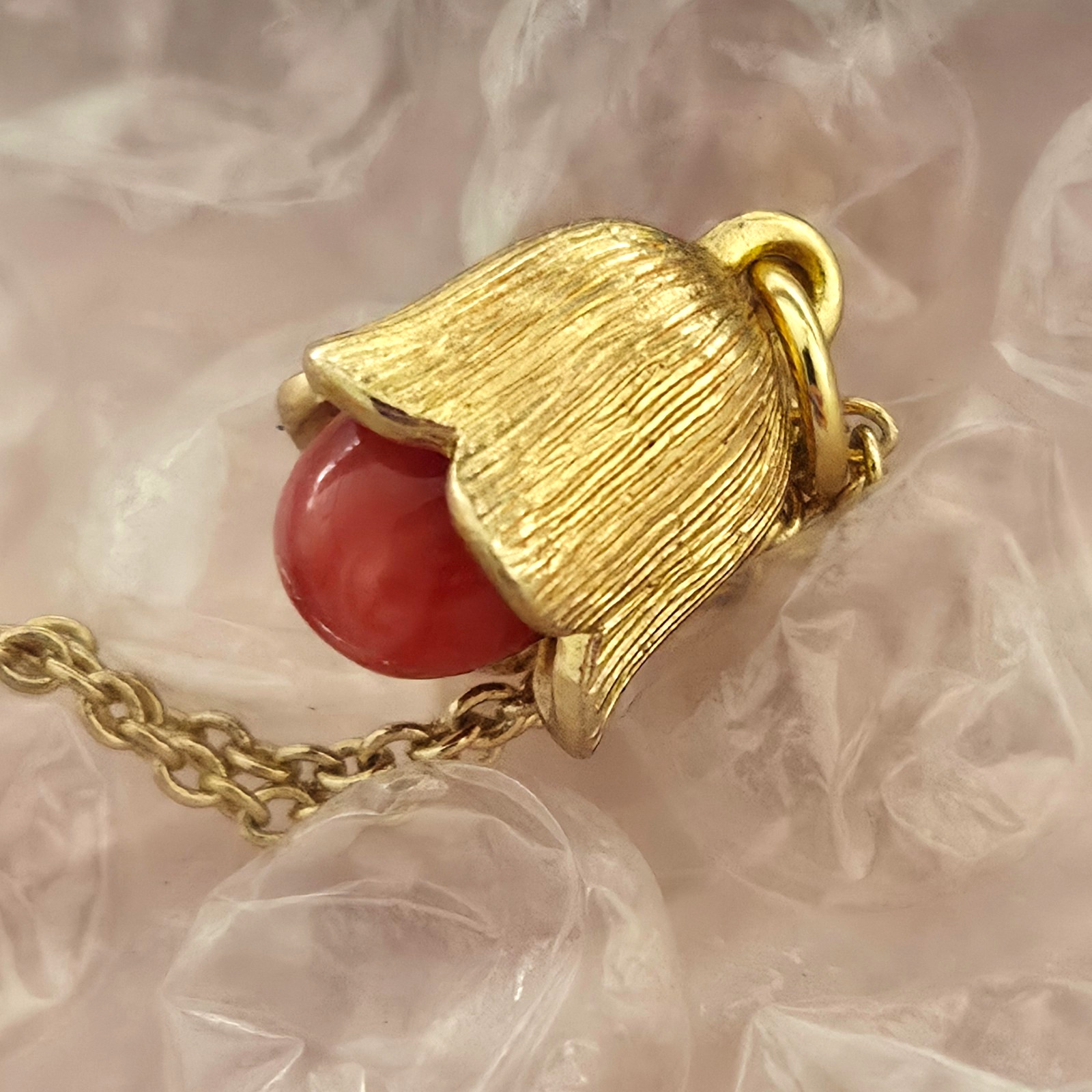 Natural Red Bead Pendant Necklace Gold Color Tulip Scallop Petals Marked