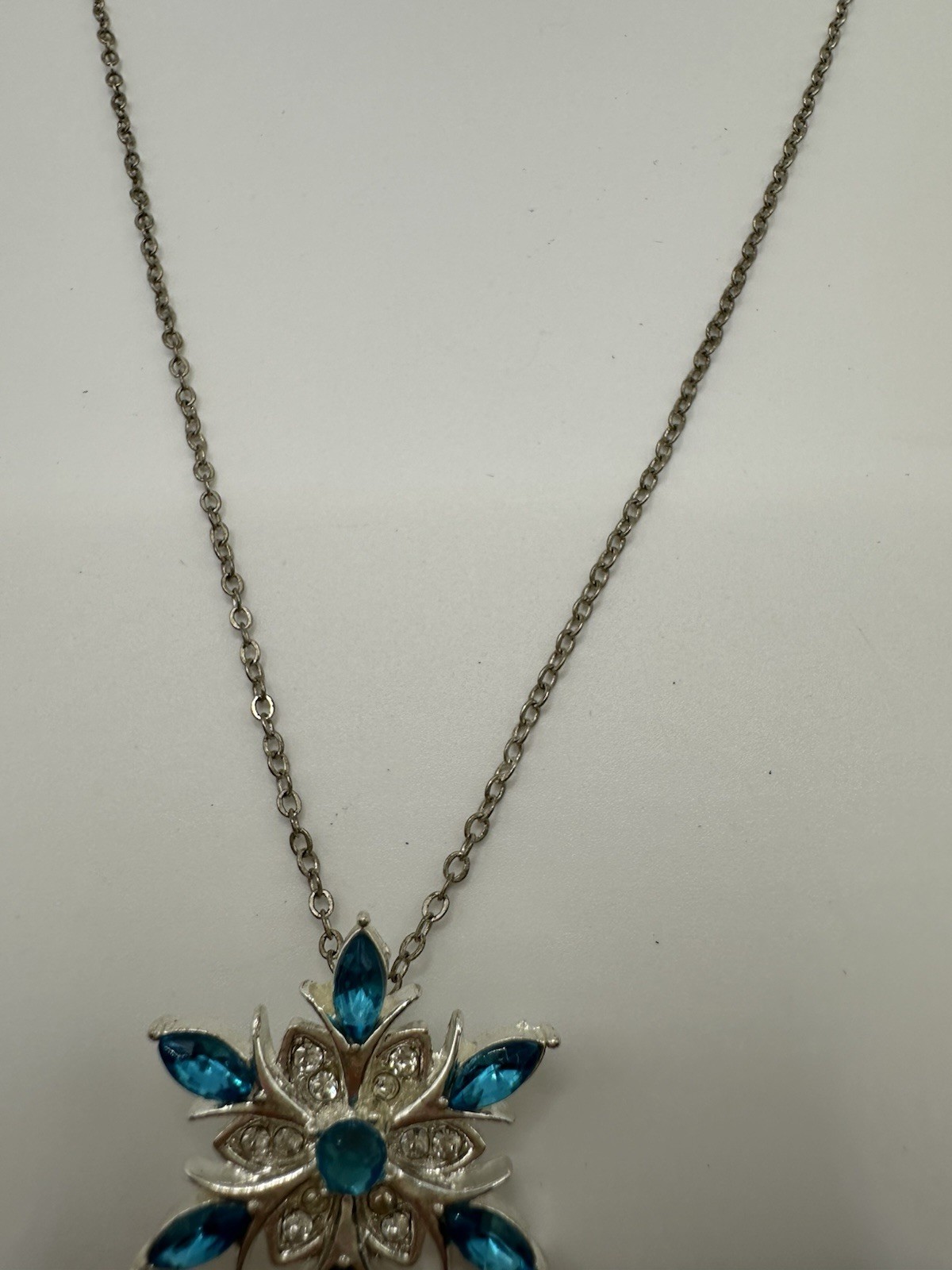 Silver Tone Chain Necklace With Blue Rhinestone Snowflake Pendant 18”
