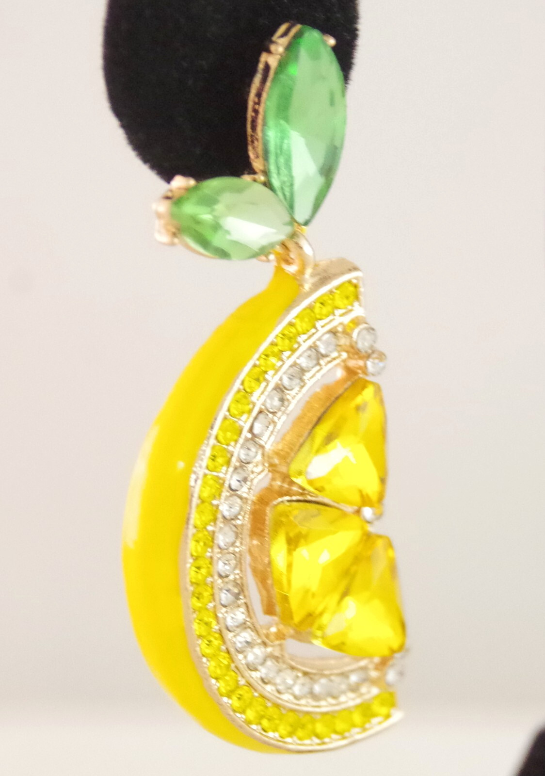 2.25″ BETSEY JOHNSON LEMON SLICE FRUIT CRYSTAL RHINESTONE DROP DANGLE EARRINGS