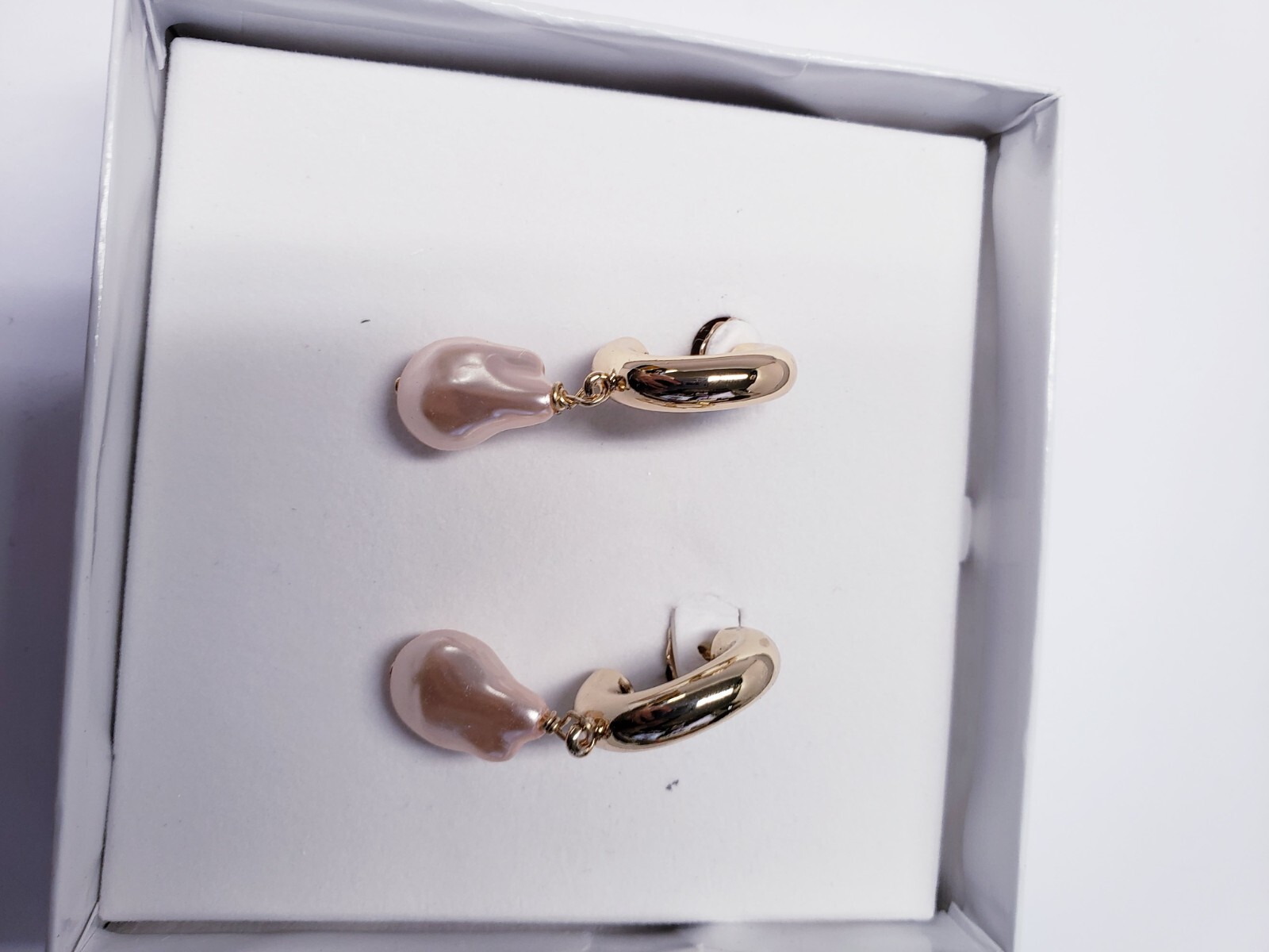 JENNIFER MILLER PINK PEARL HOOP EARRINGS
