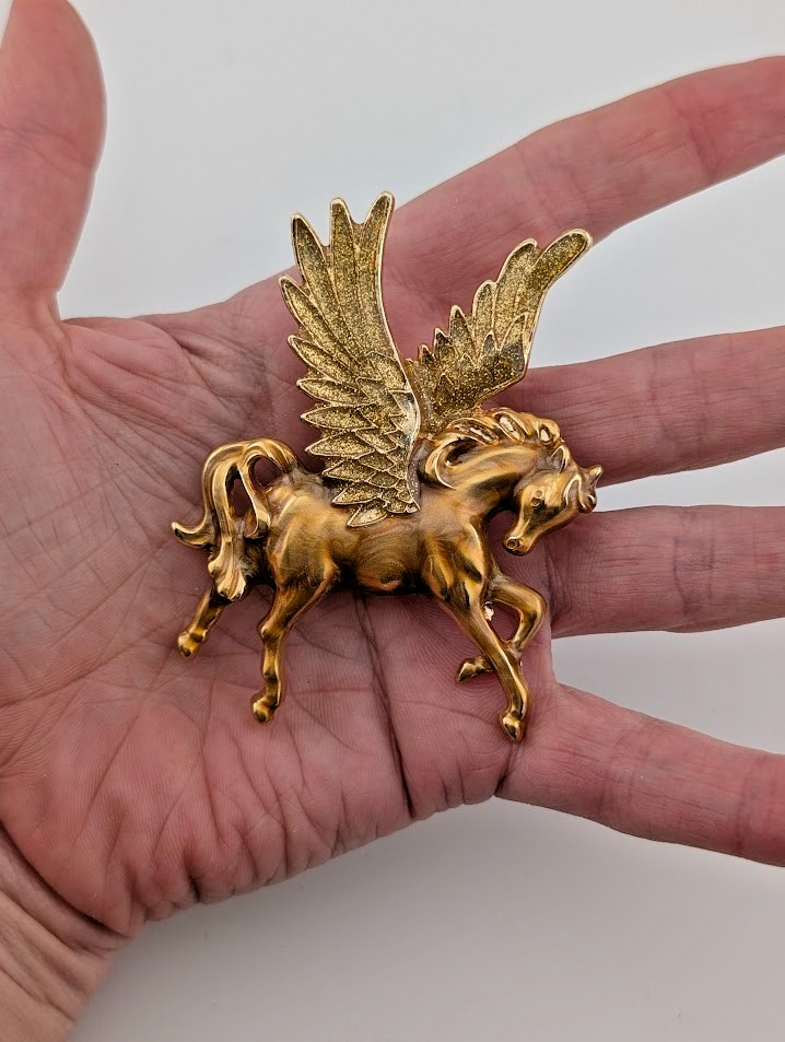 GLITTER-WINGED GOLDEN PEGASUS BROOCH metal enamel flying horse pin unicorn S6