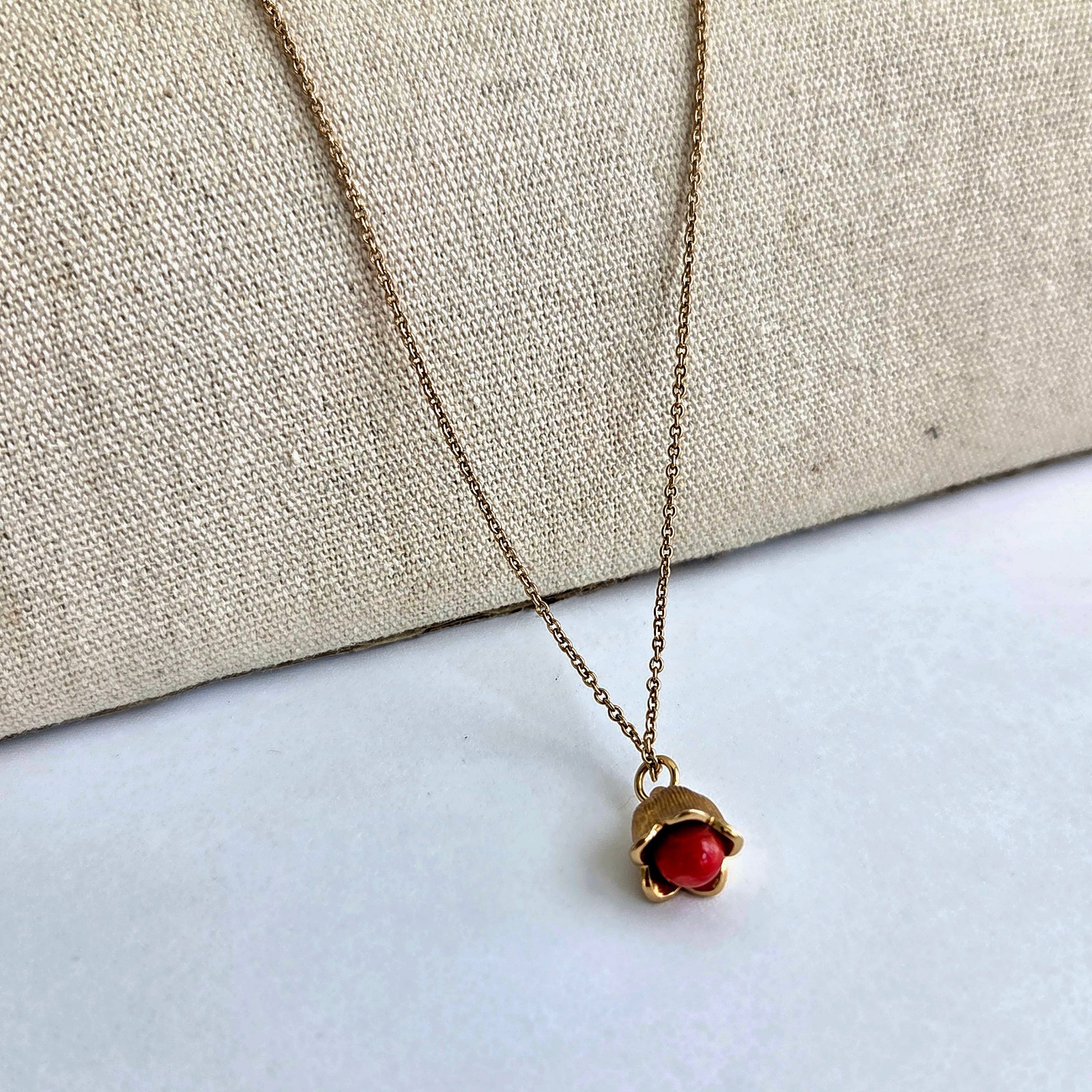 Natural Red Bead Pendant Necklace Gold Color Tulip Scallop Petals Marked