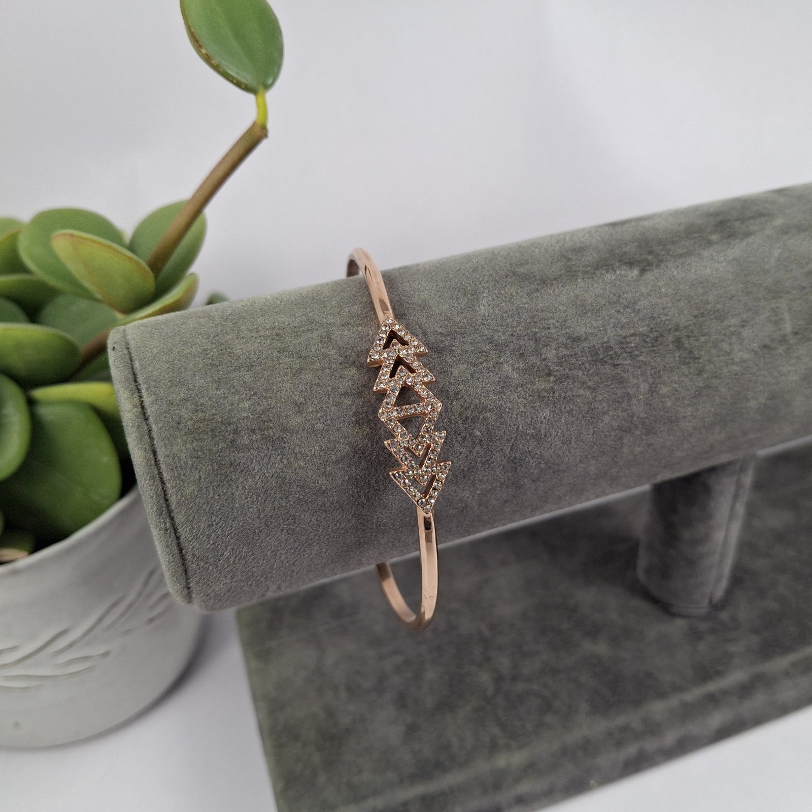 Stella & Dot Rose Gold Tone Crystal Chevron Cuff Bracelet Pave Designer Womens