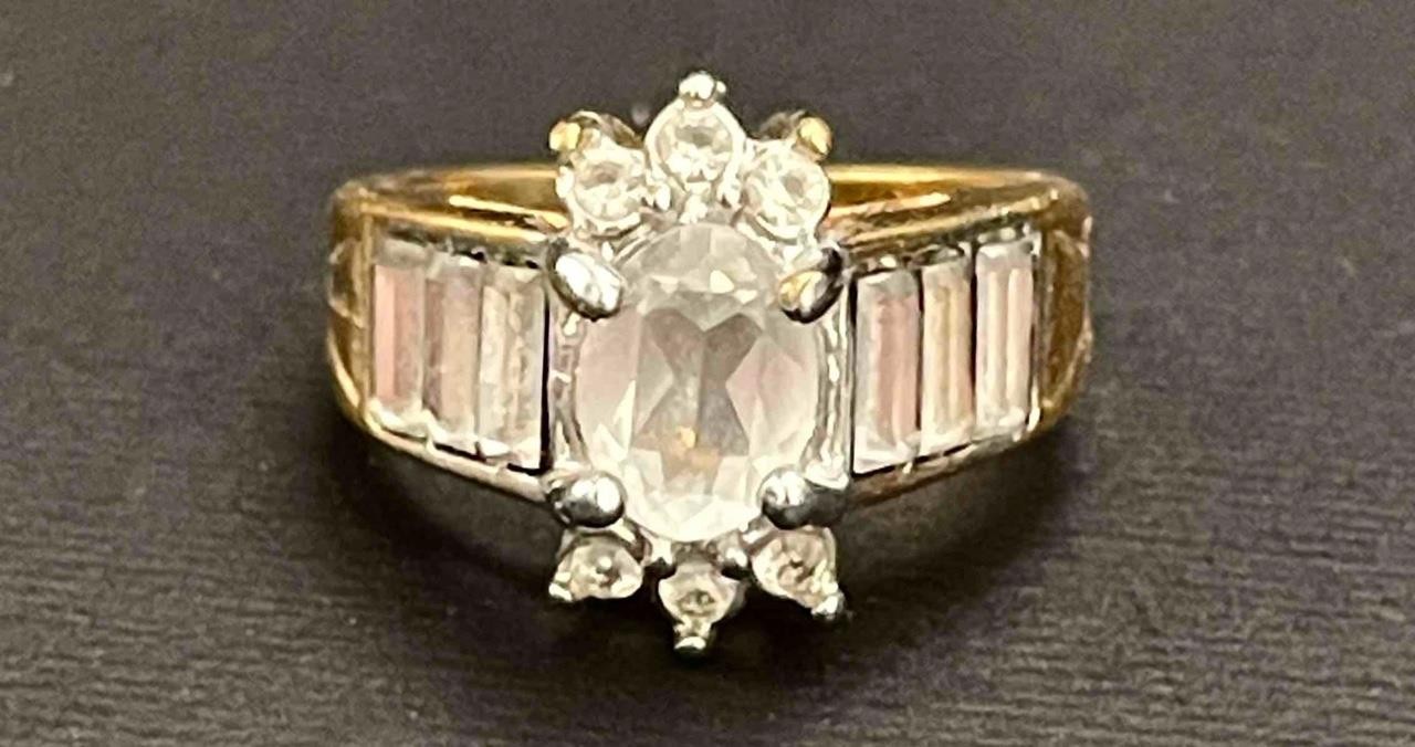 Vintage 18K HGE Gold Cocktail Ring Size 7. Faceted Oval, Round, Baggett Stones