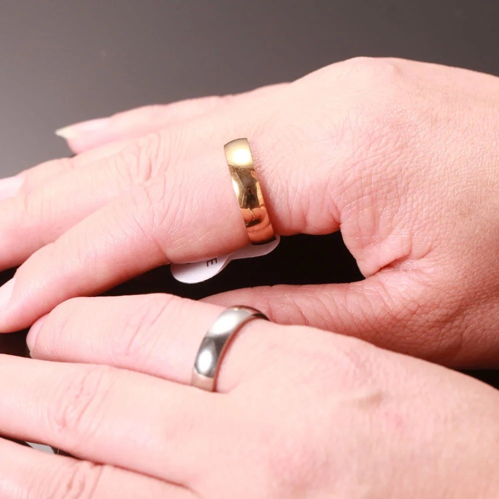 Men Women Silver Gold Stainless Steel Ring Band Titanium Wedding Engagement Ring