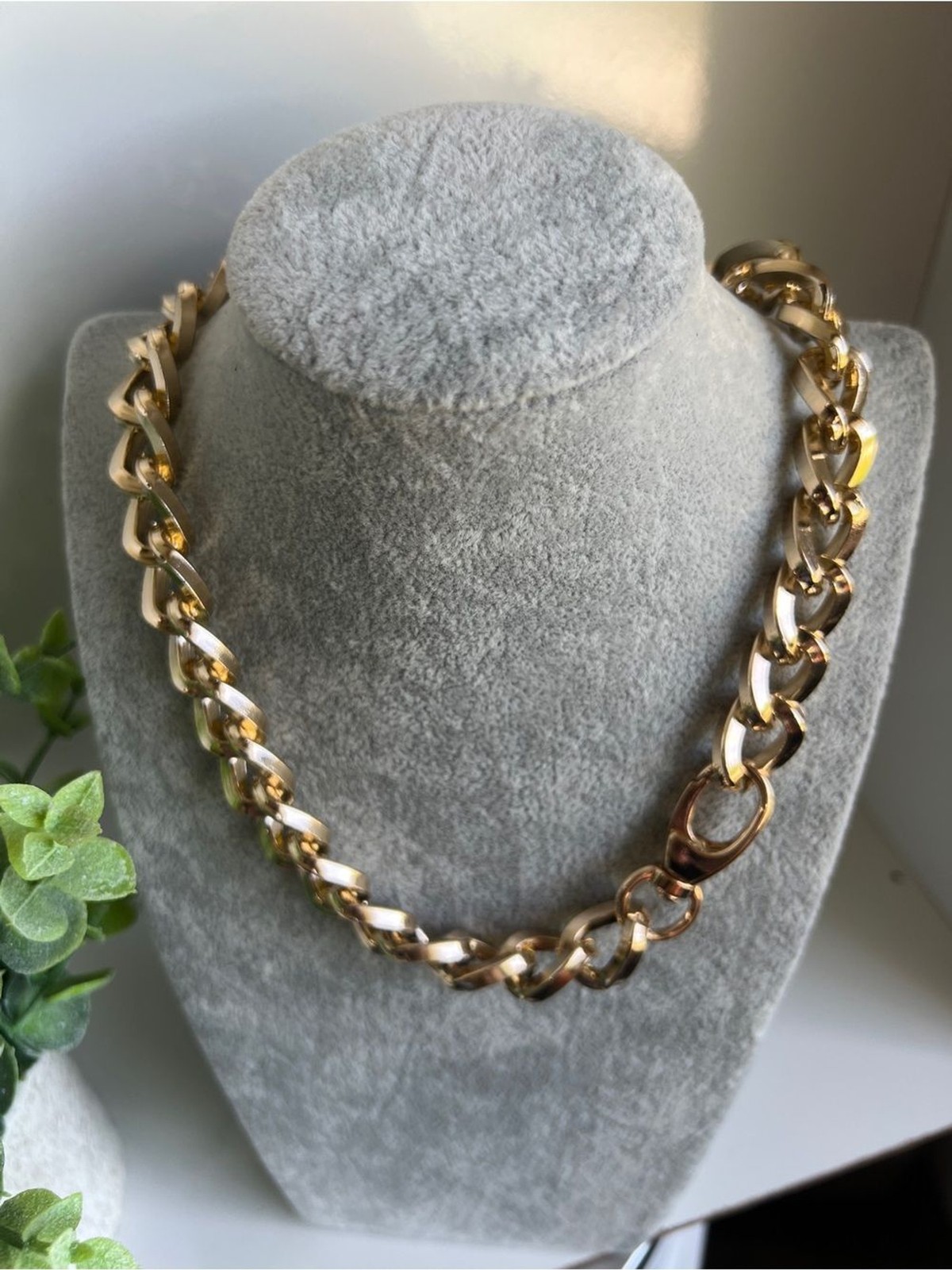 Daisy Fuentes Shiny Gold Link Necklace