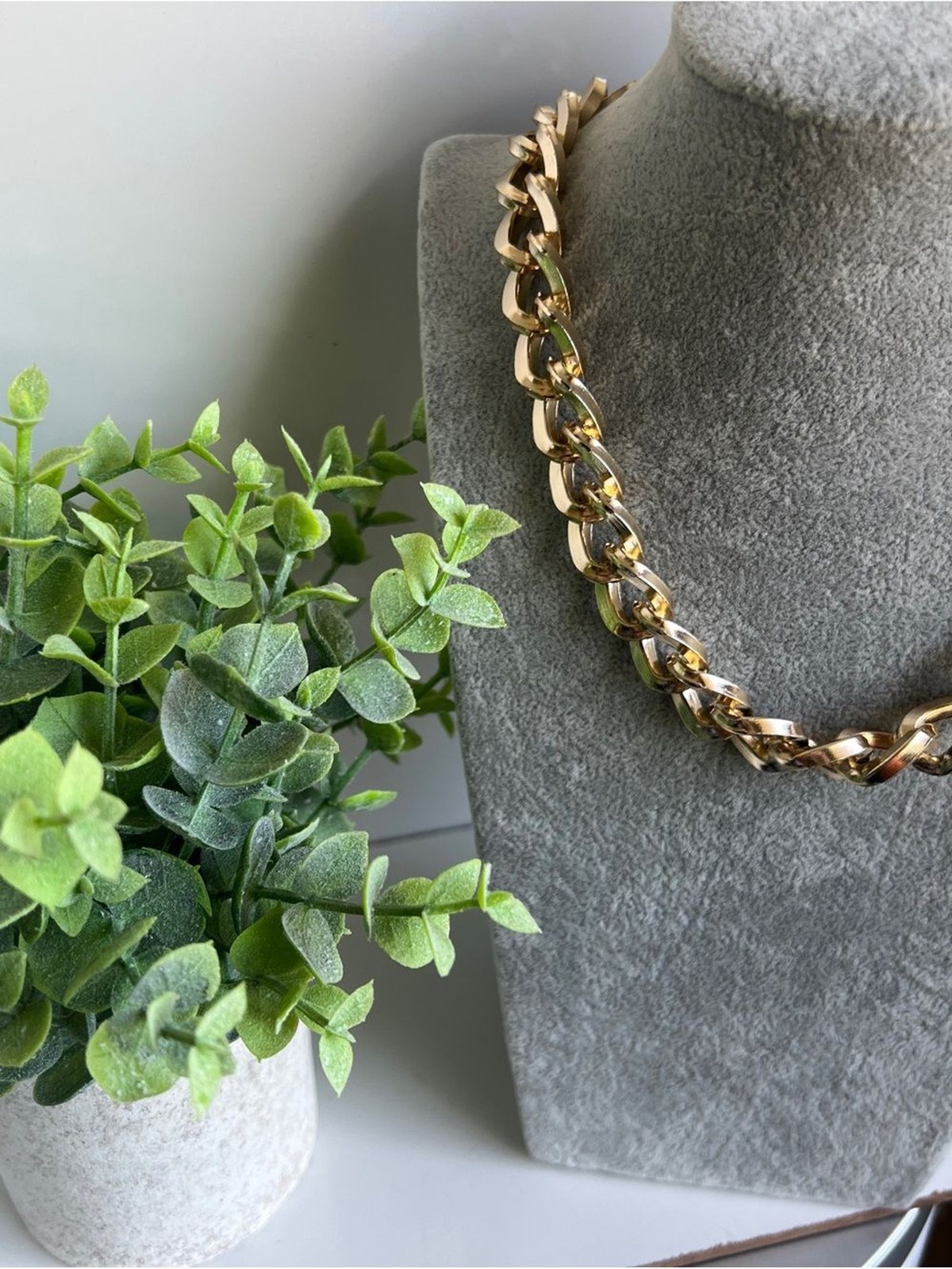 Daisy Fuentes Shiny Gold Link Necklace