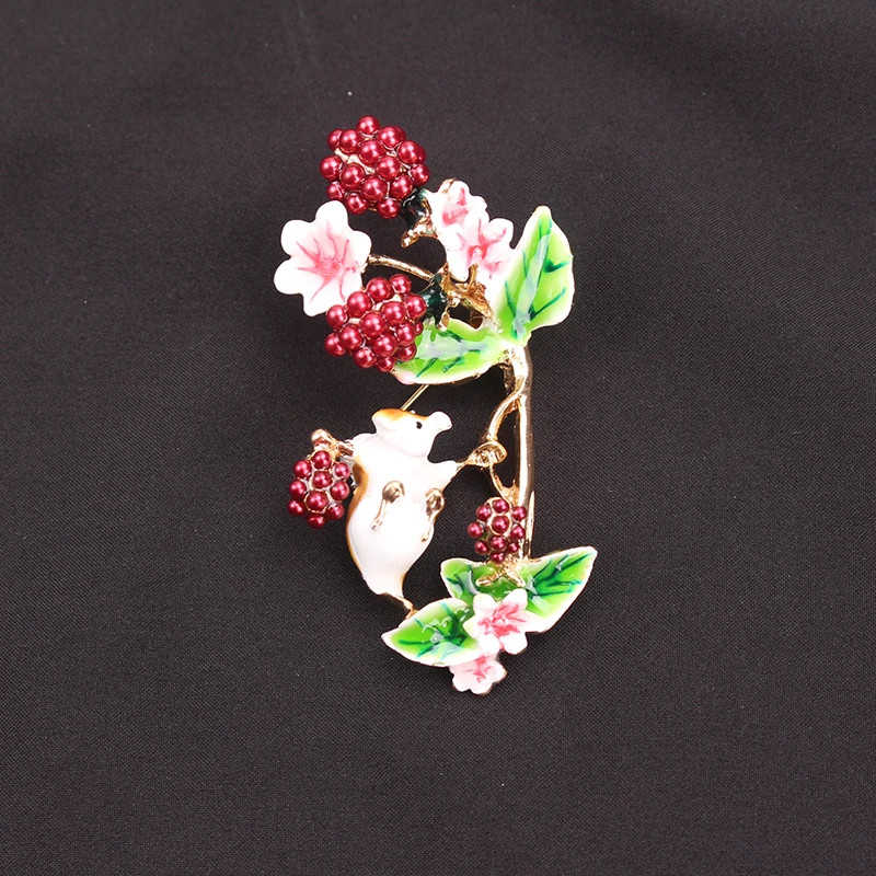 Women Men Unisex Squirrel Lover Brooch Fashion Animal Pins Badge Jewelry