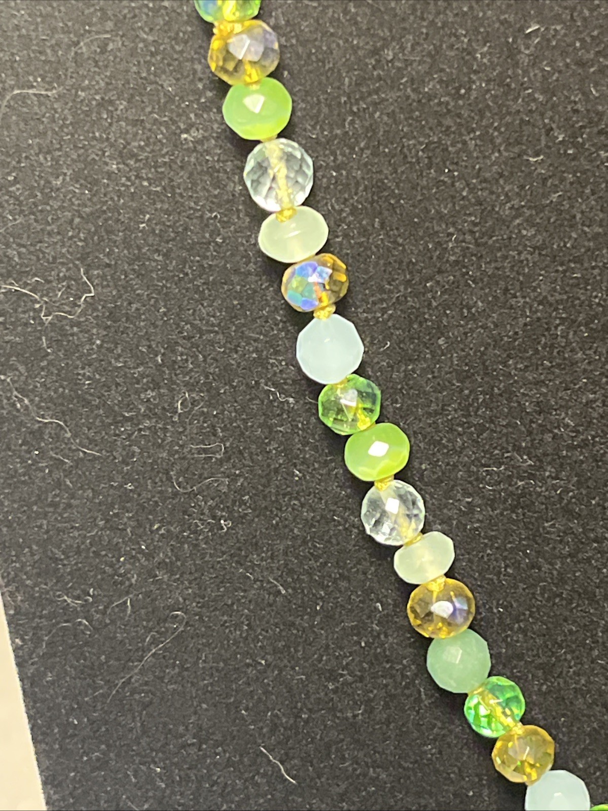 Cookie Lee Green Glass Bead & Gold Tone Leaf Necklace 14-18”