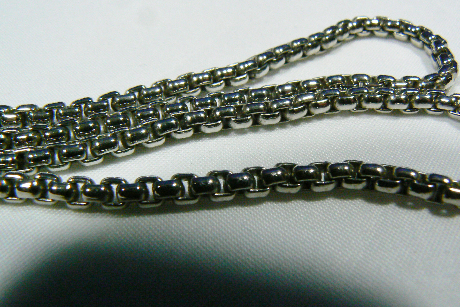 High Quality Silver Tone Round link chain Necklace 18″L 4 mm wide